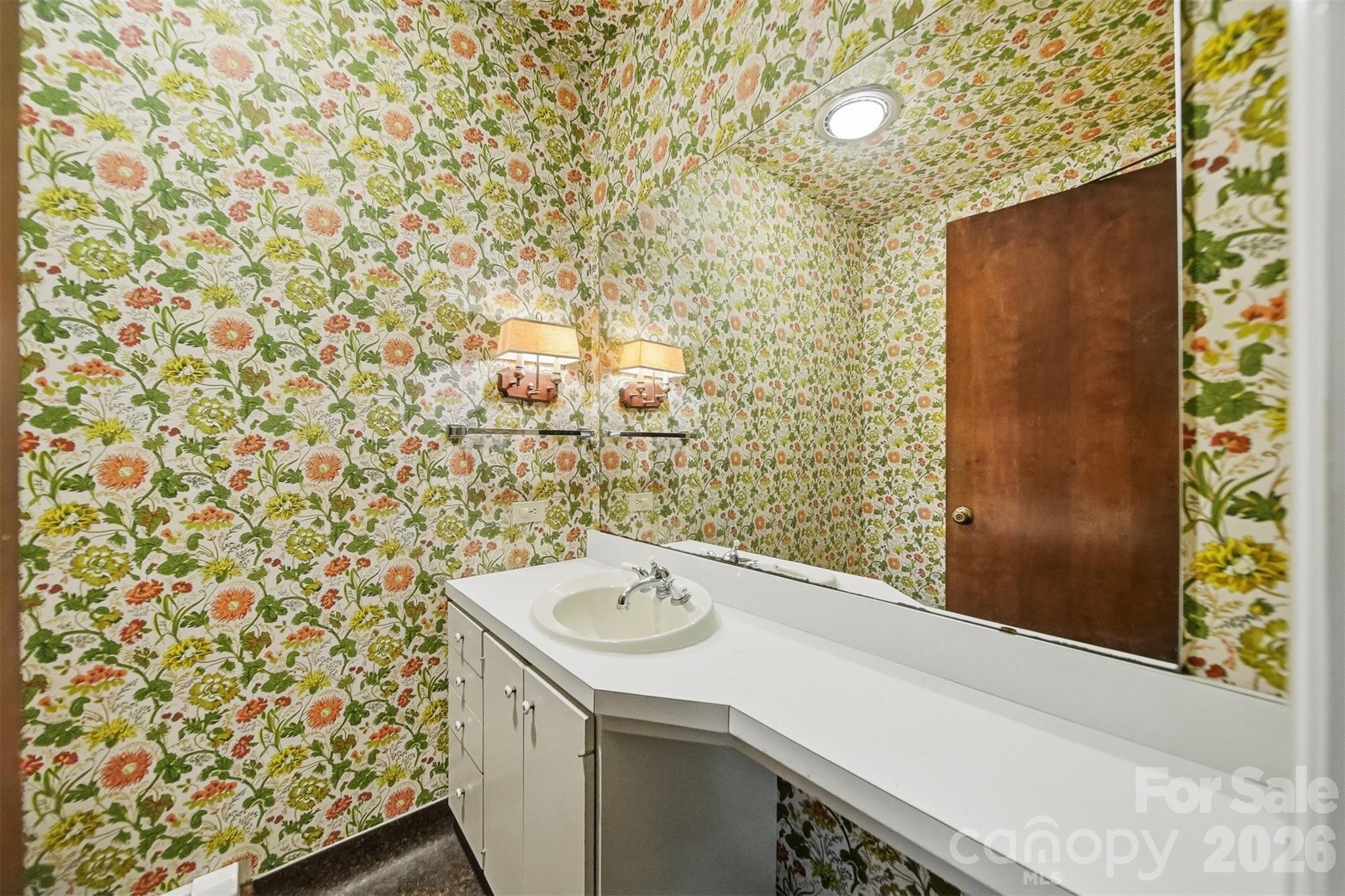 1811 5th Street NW — Hickory