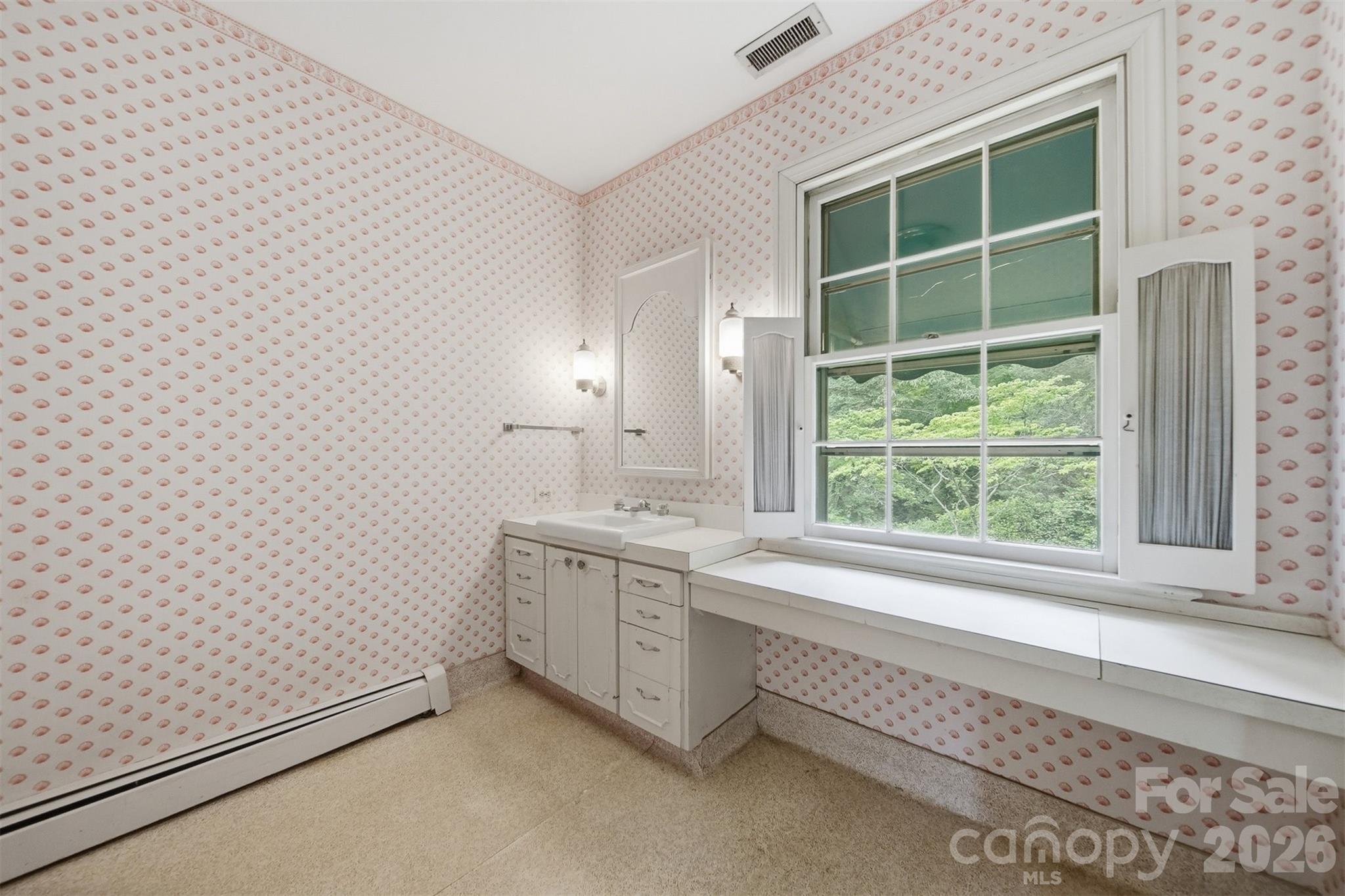 1811 5th Street NW — Hickory