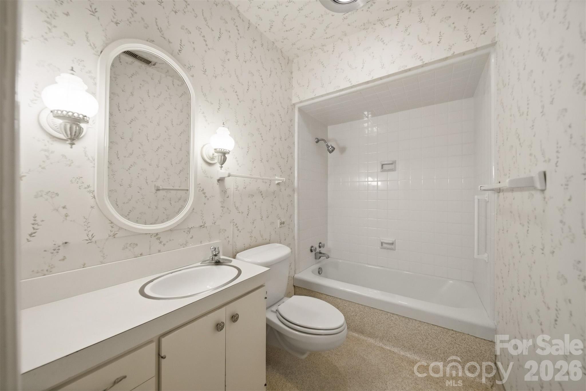 1811 5th Street NW — Hickory