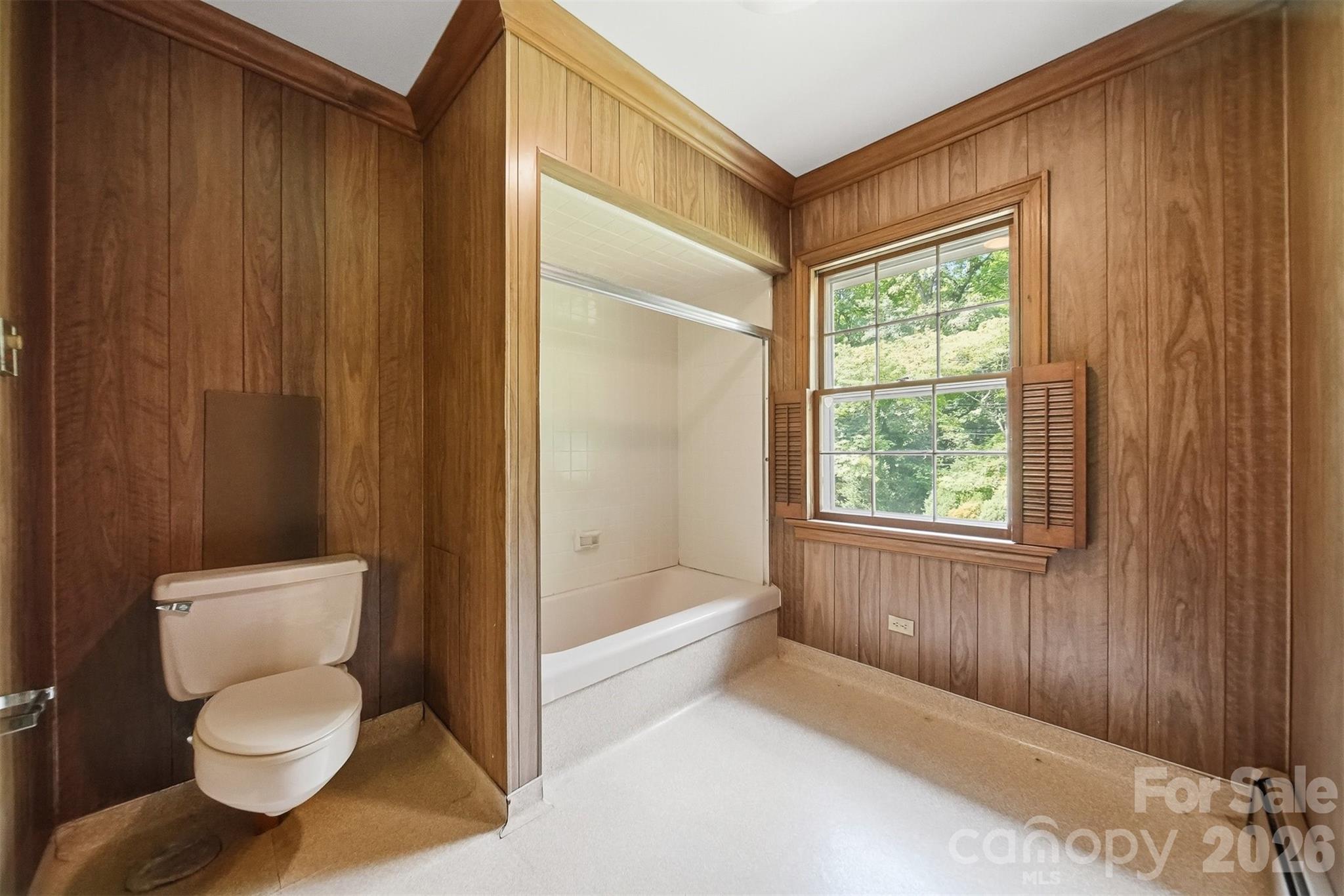 1811 5th Street NW — Hickory
