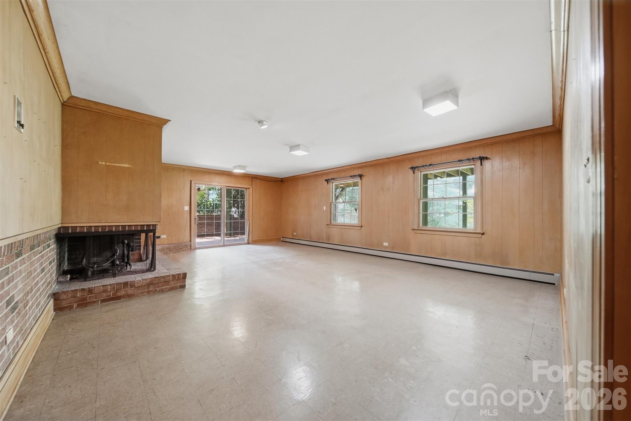 1811 5th Street NW — Hickory
