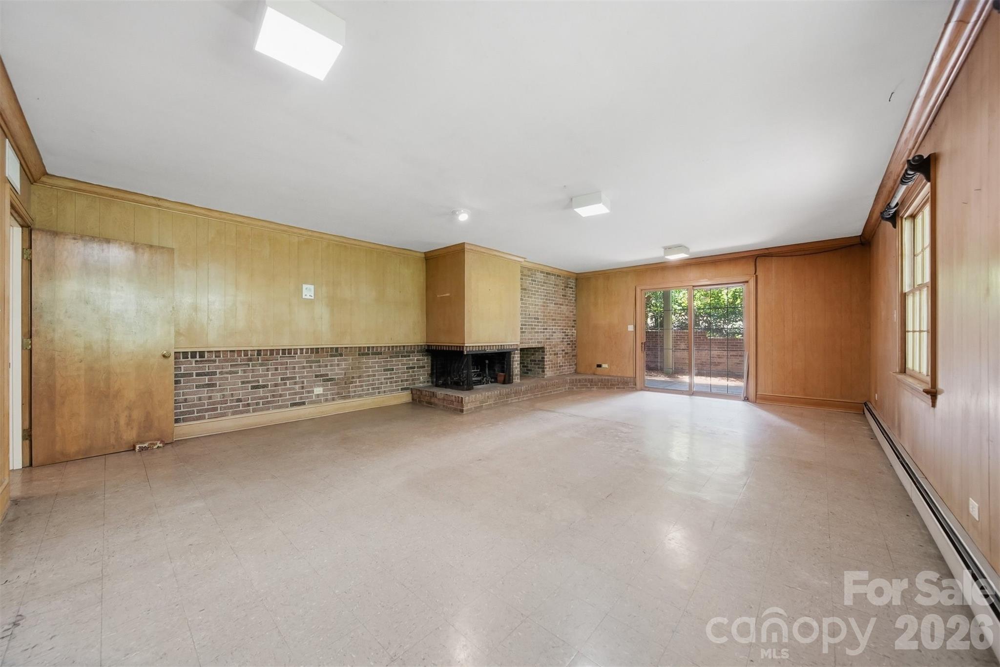 1811 5th Street NW — Hickory