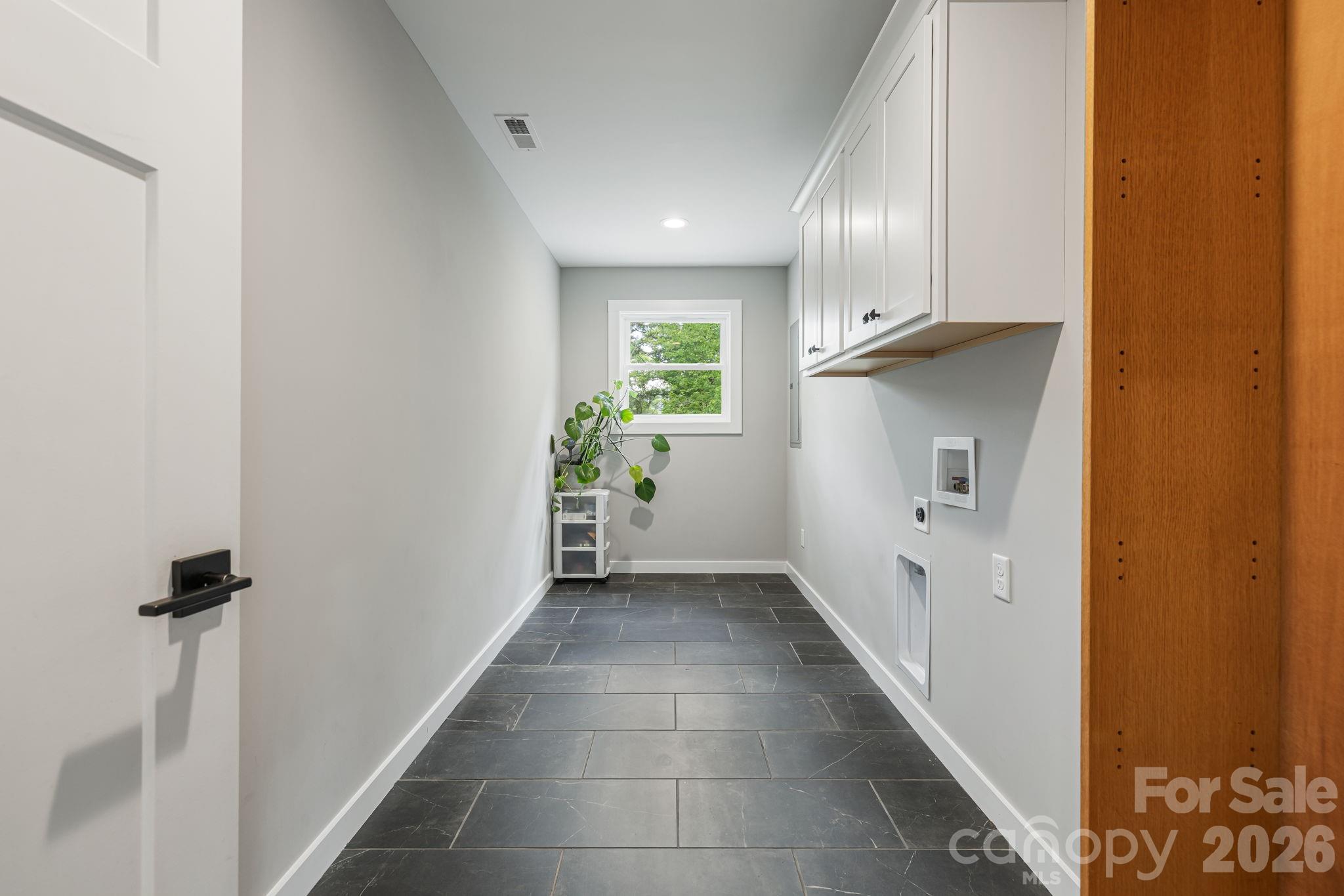 923 Newfound Road — Leicester