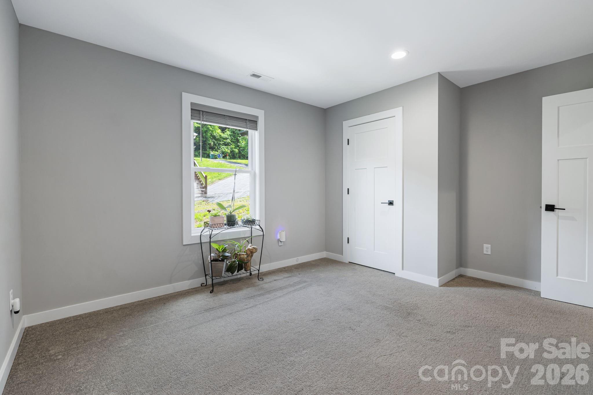 923 Newfound Road — Leicester