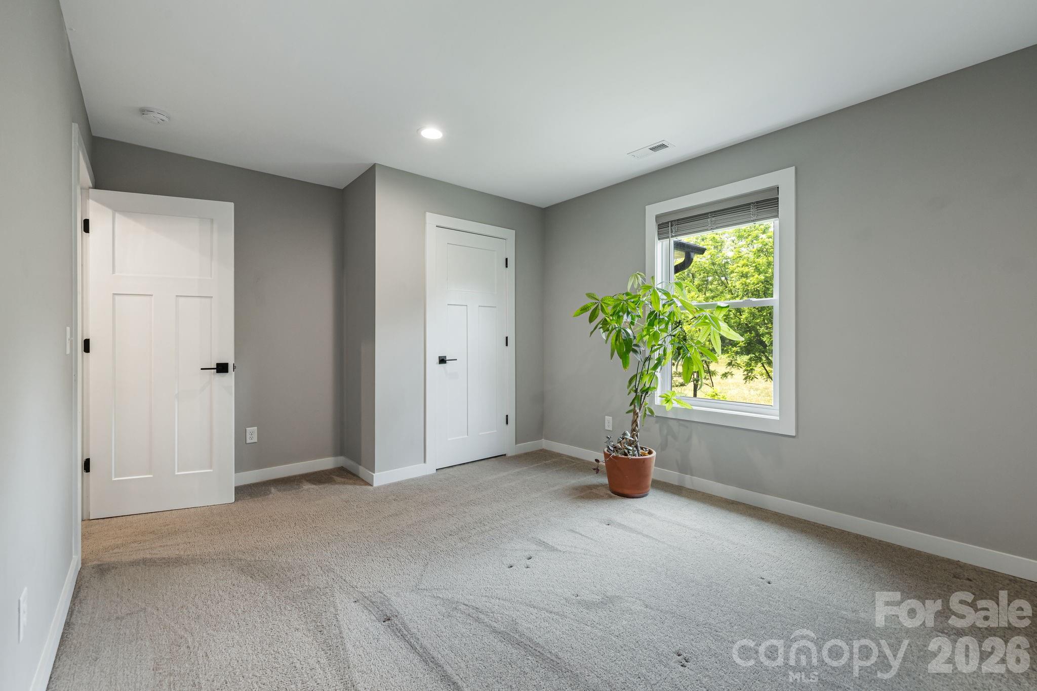 923 Newfound Road — Leicester