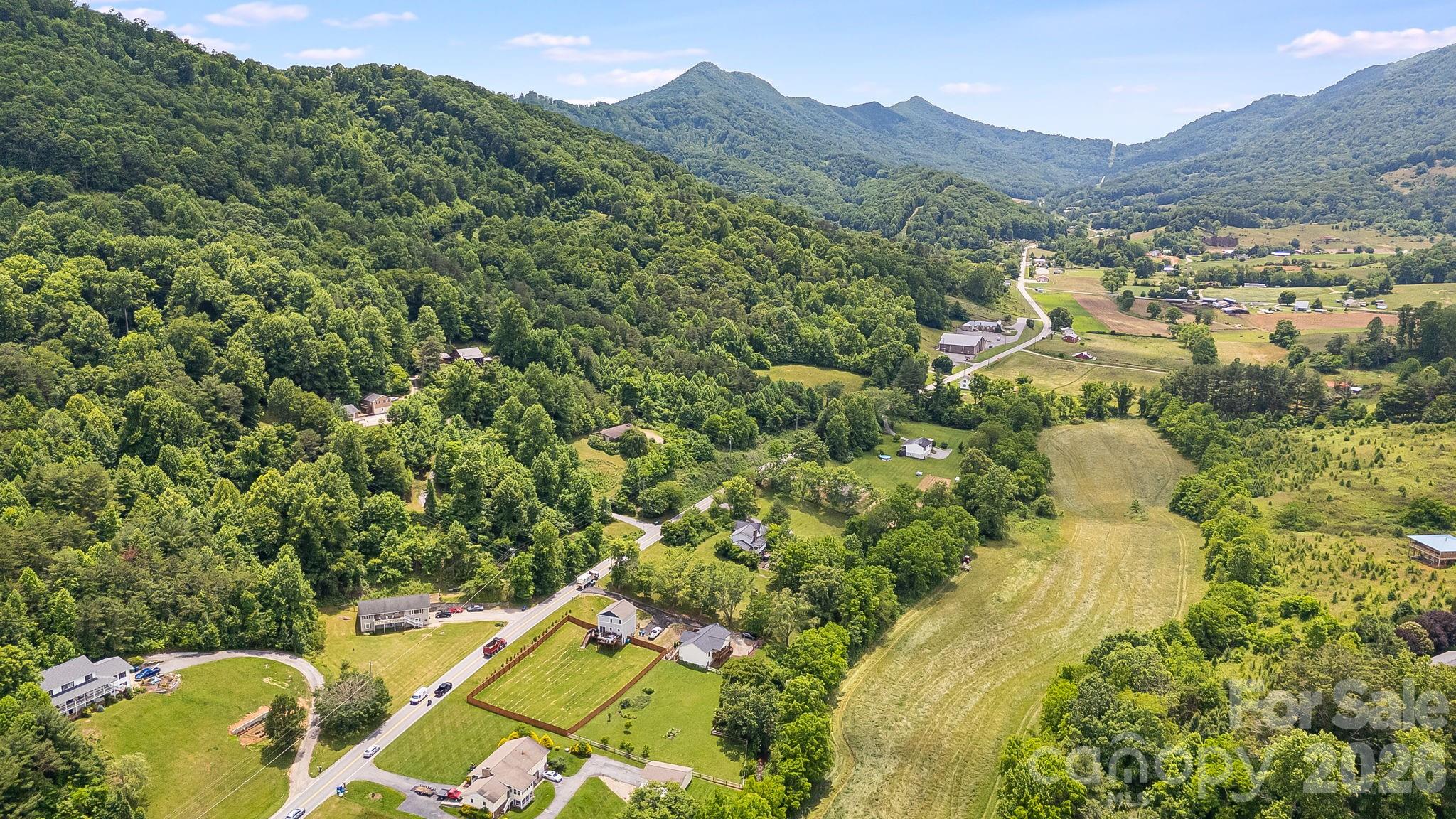 923 Newfound Road — Leicester