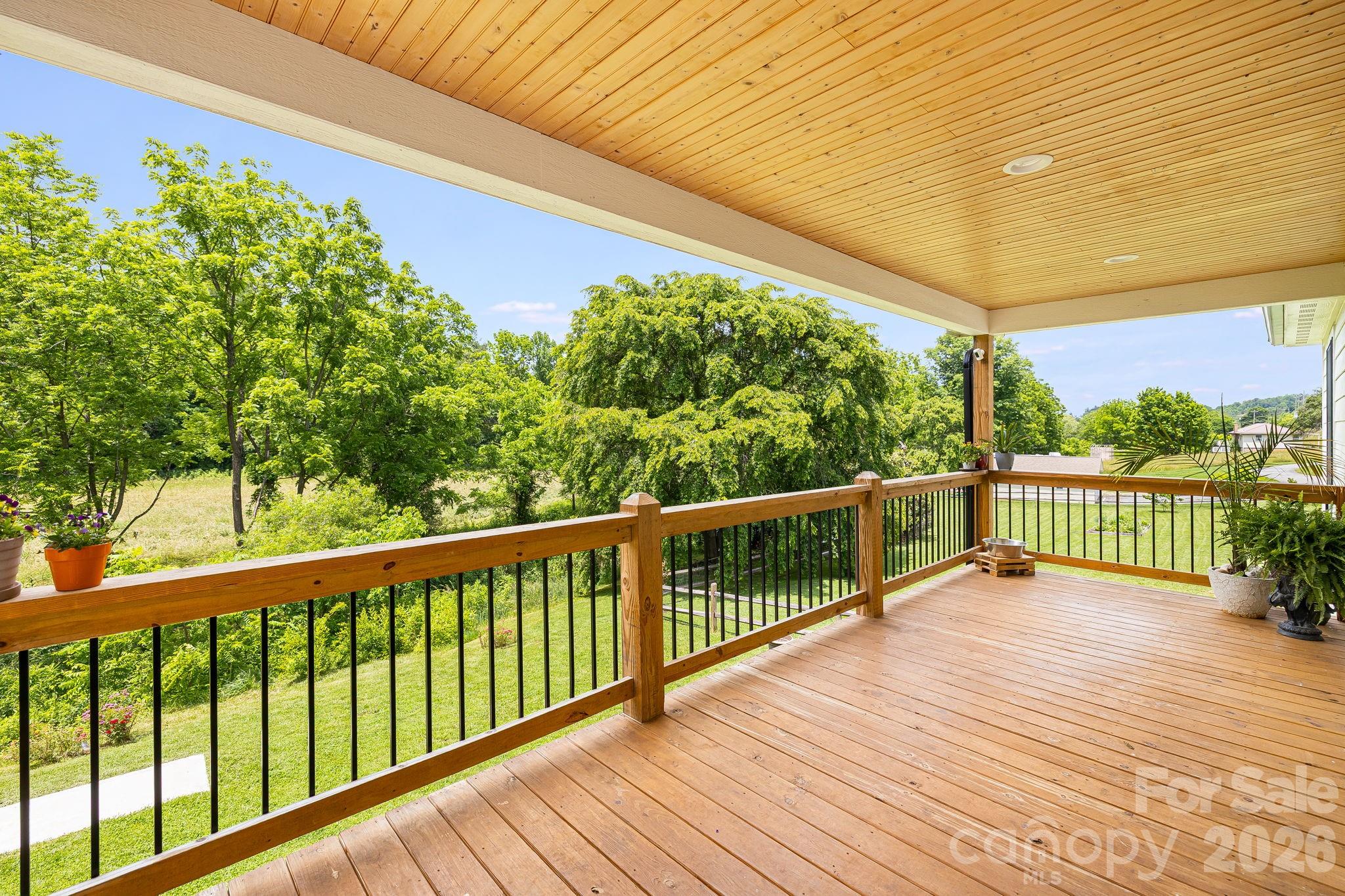 923 Newfound Road — Leicester