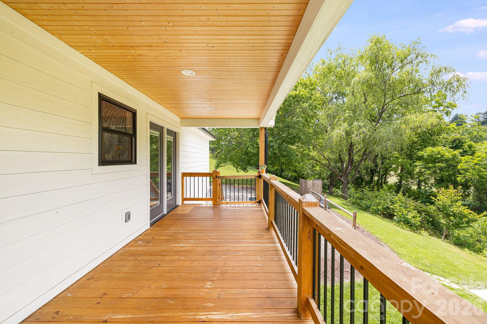 923 Newfound Road — Leicester