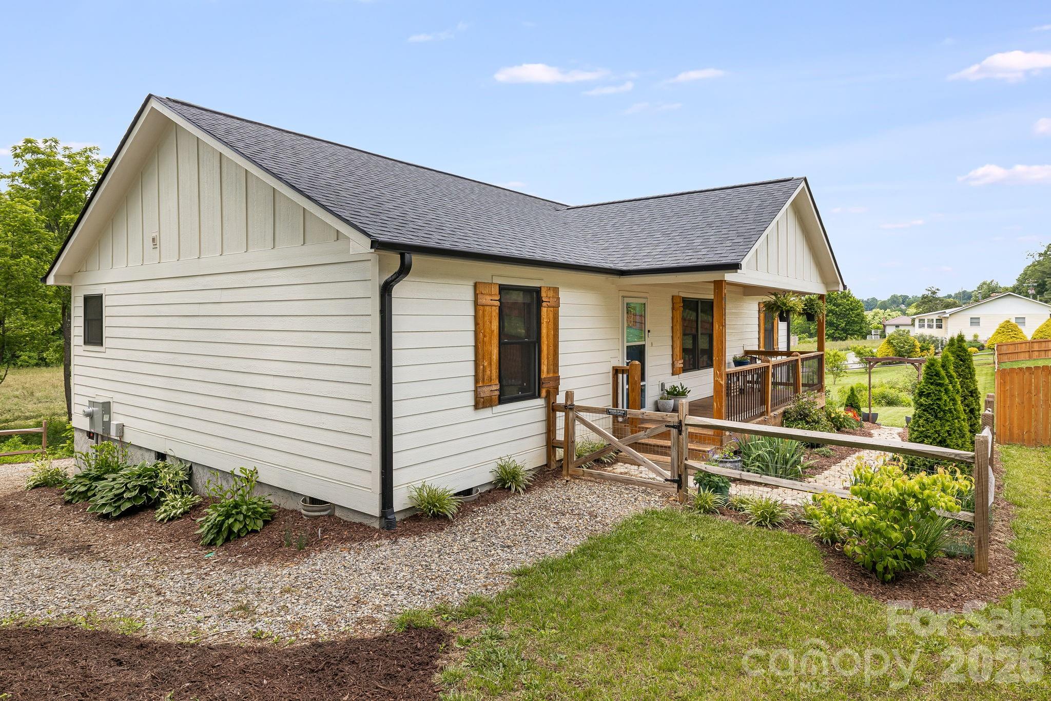 923 Newfound Road — Leicester