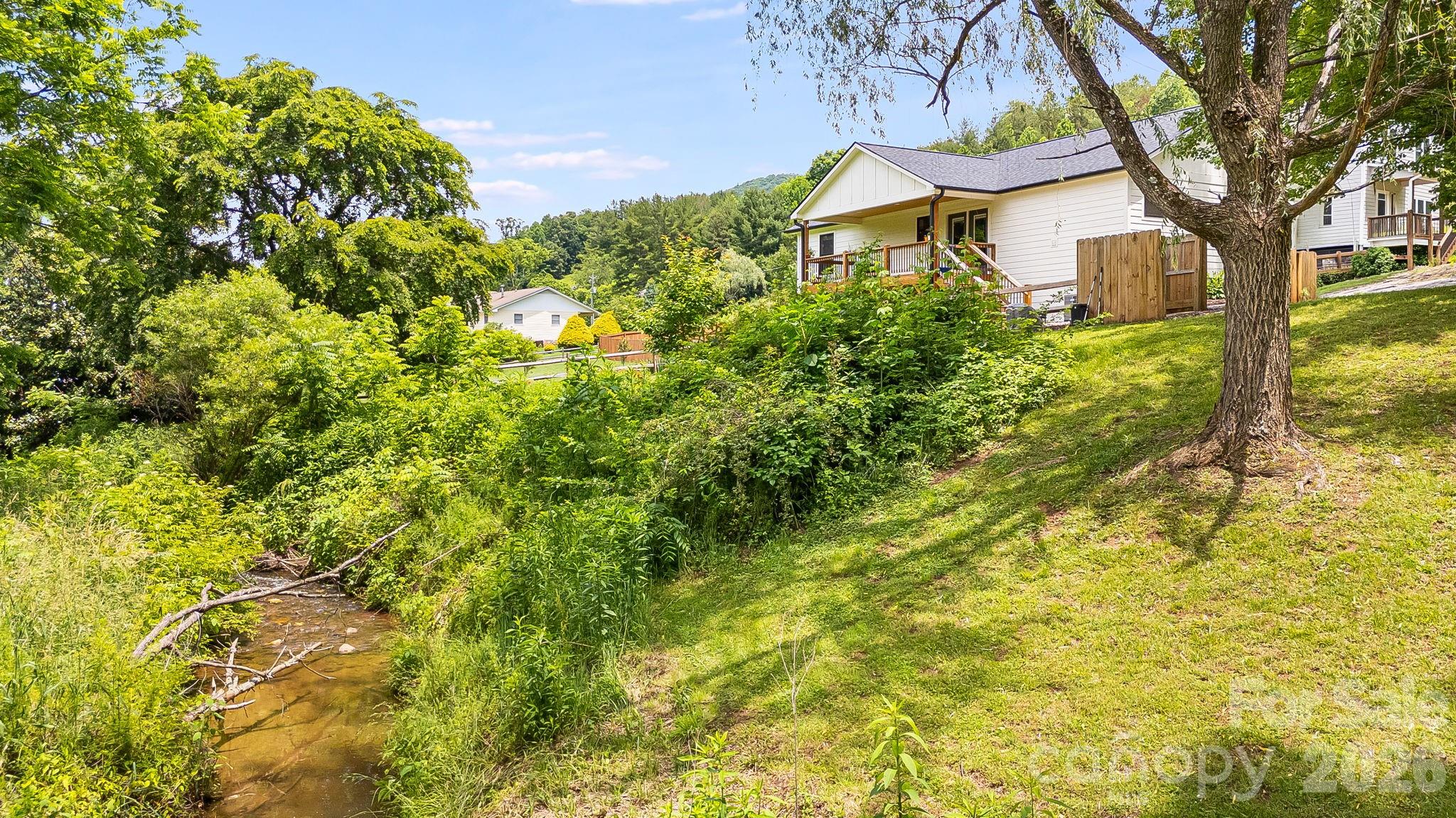 923 Newfound Road — Leicester