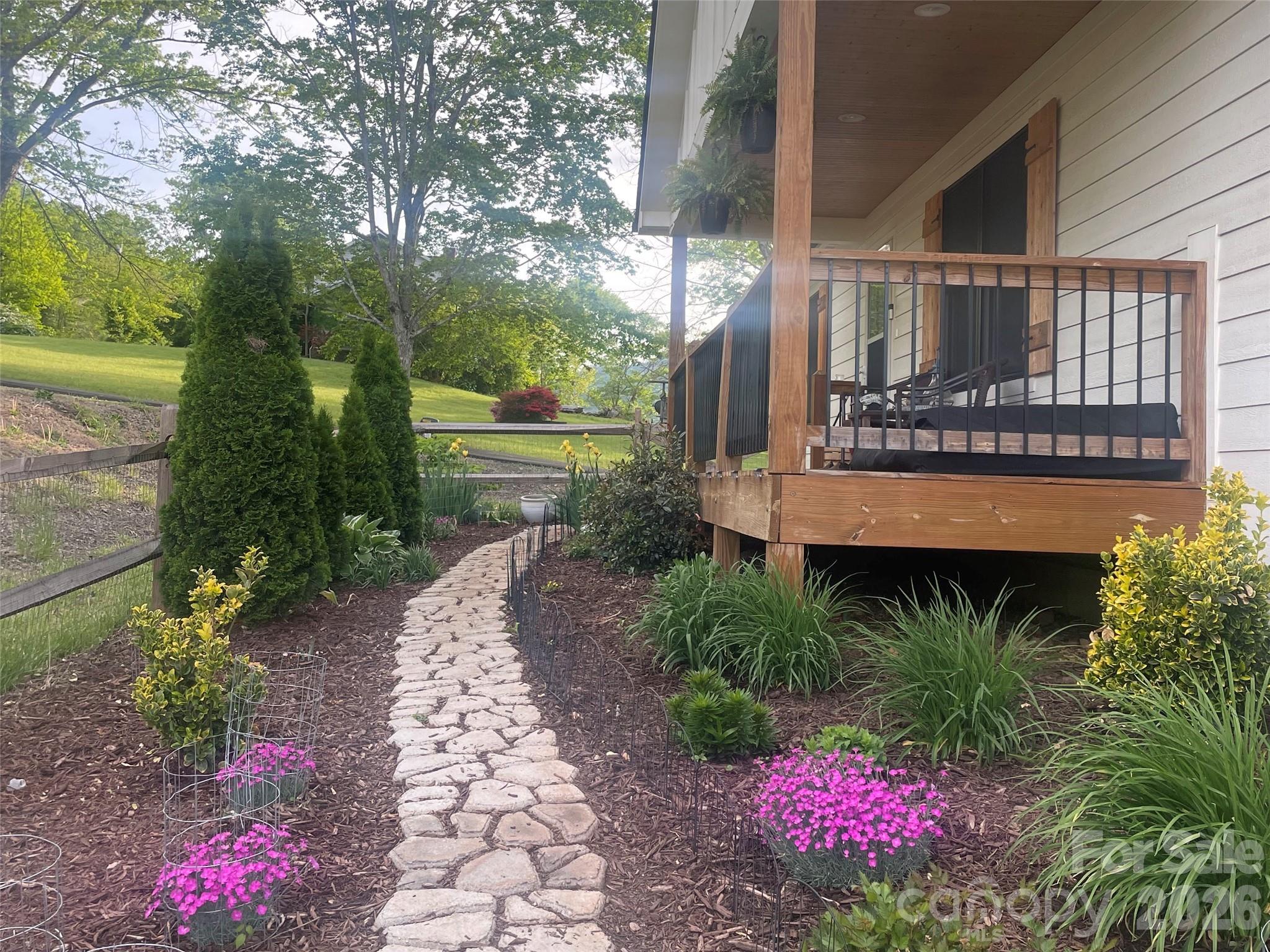 923 Newfound Road — Leicester