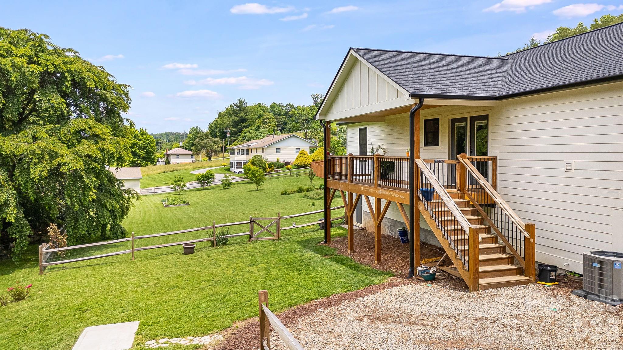 923 Newfound Road — Leicester