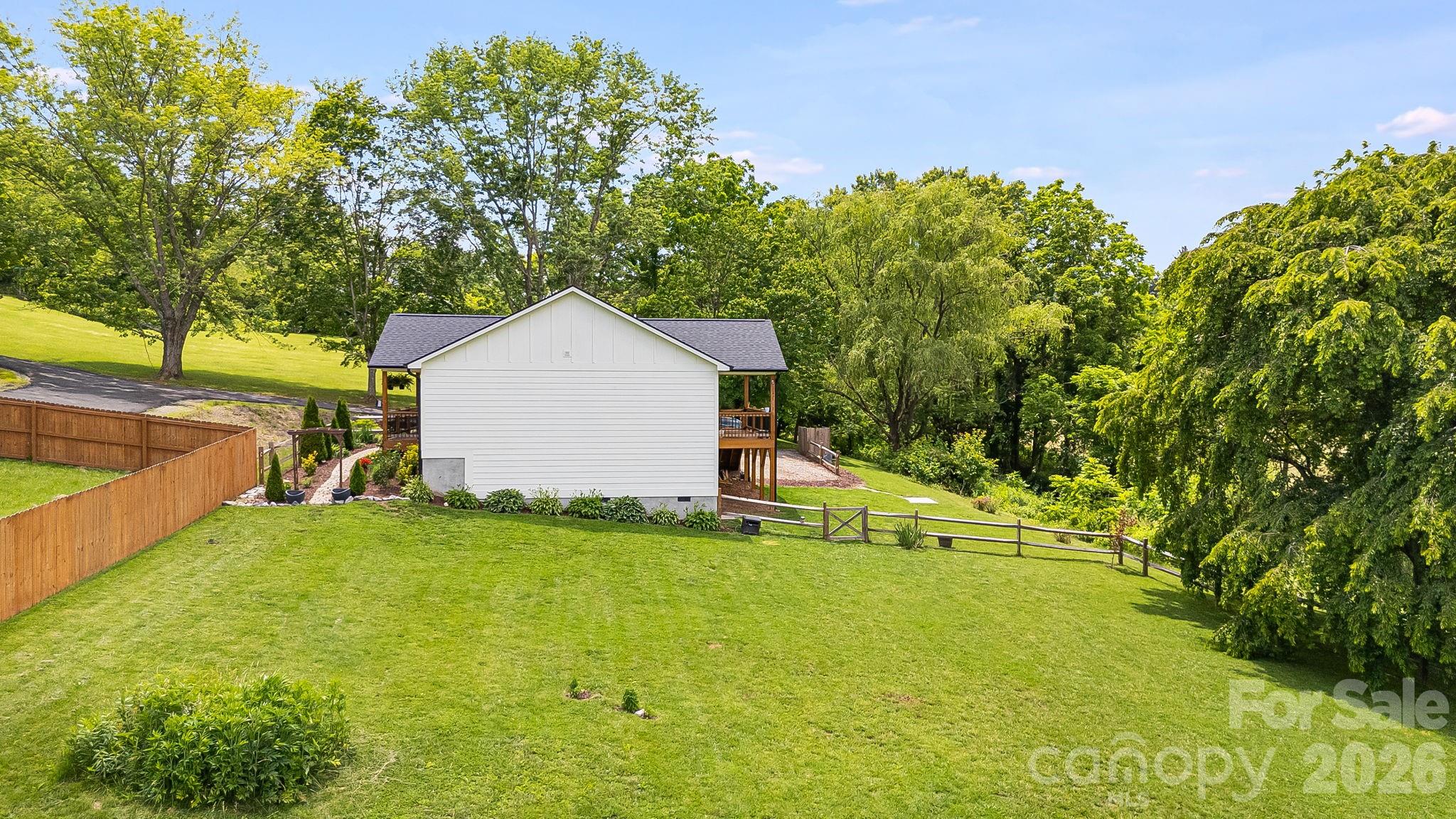 923 Newfound Road — Leicester