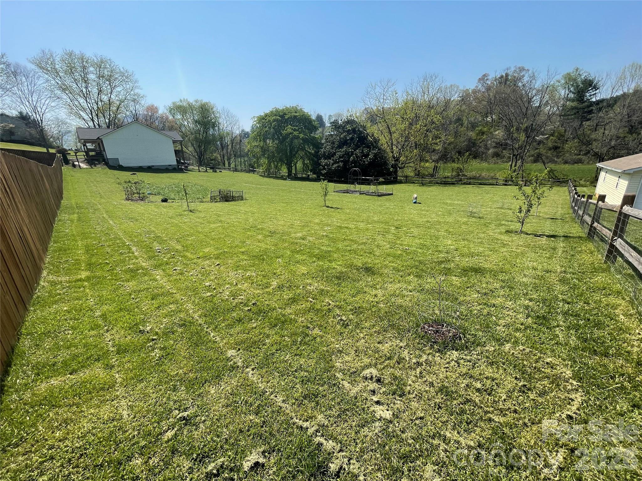 923 Newfound Road — Leicester