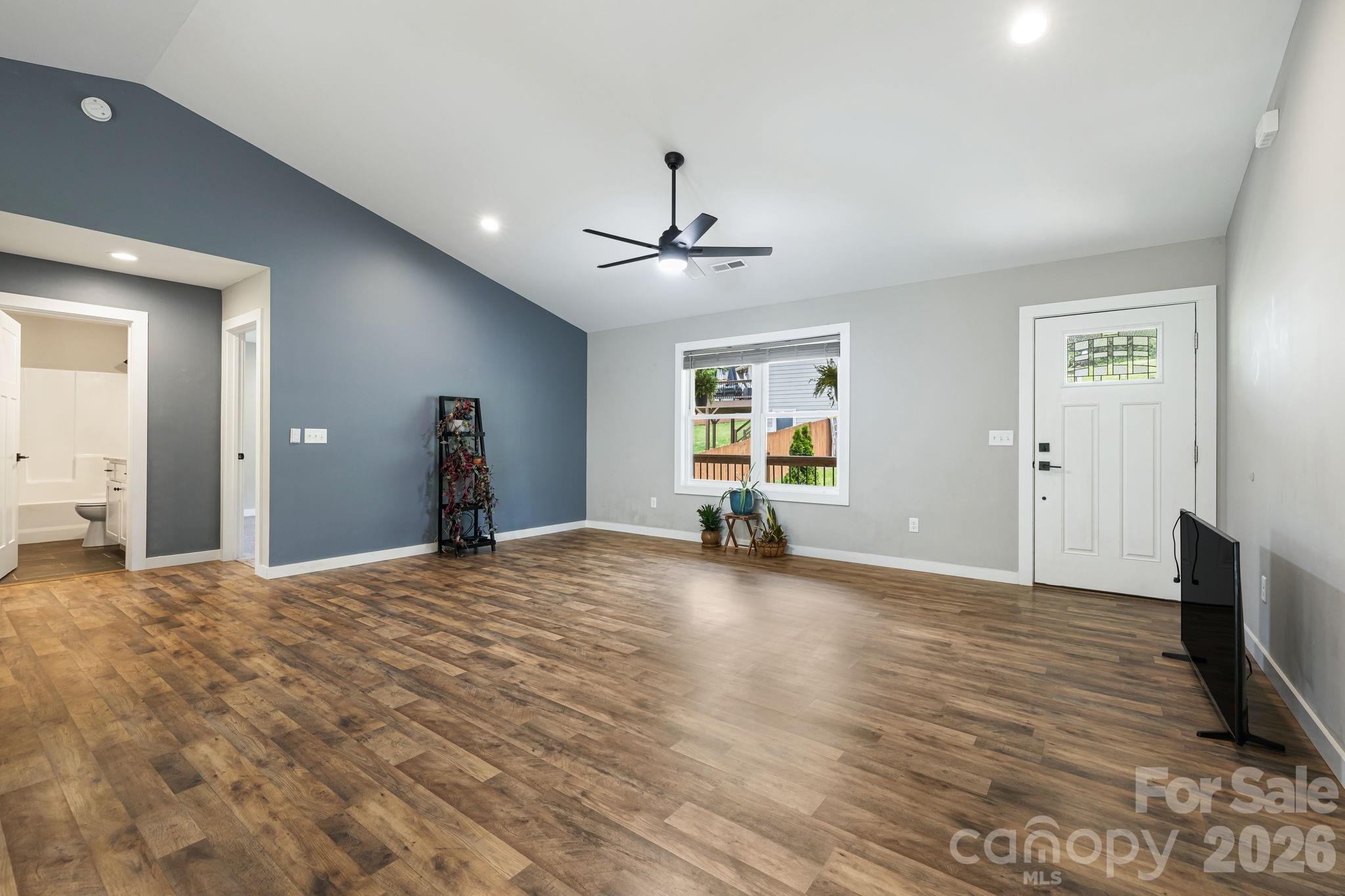 923 Newfound Road — Leicester