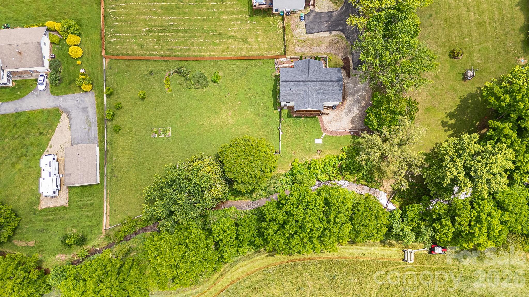 923 Newfound Road — Leicester