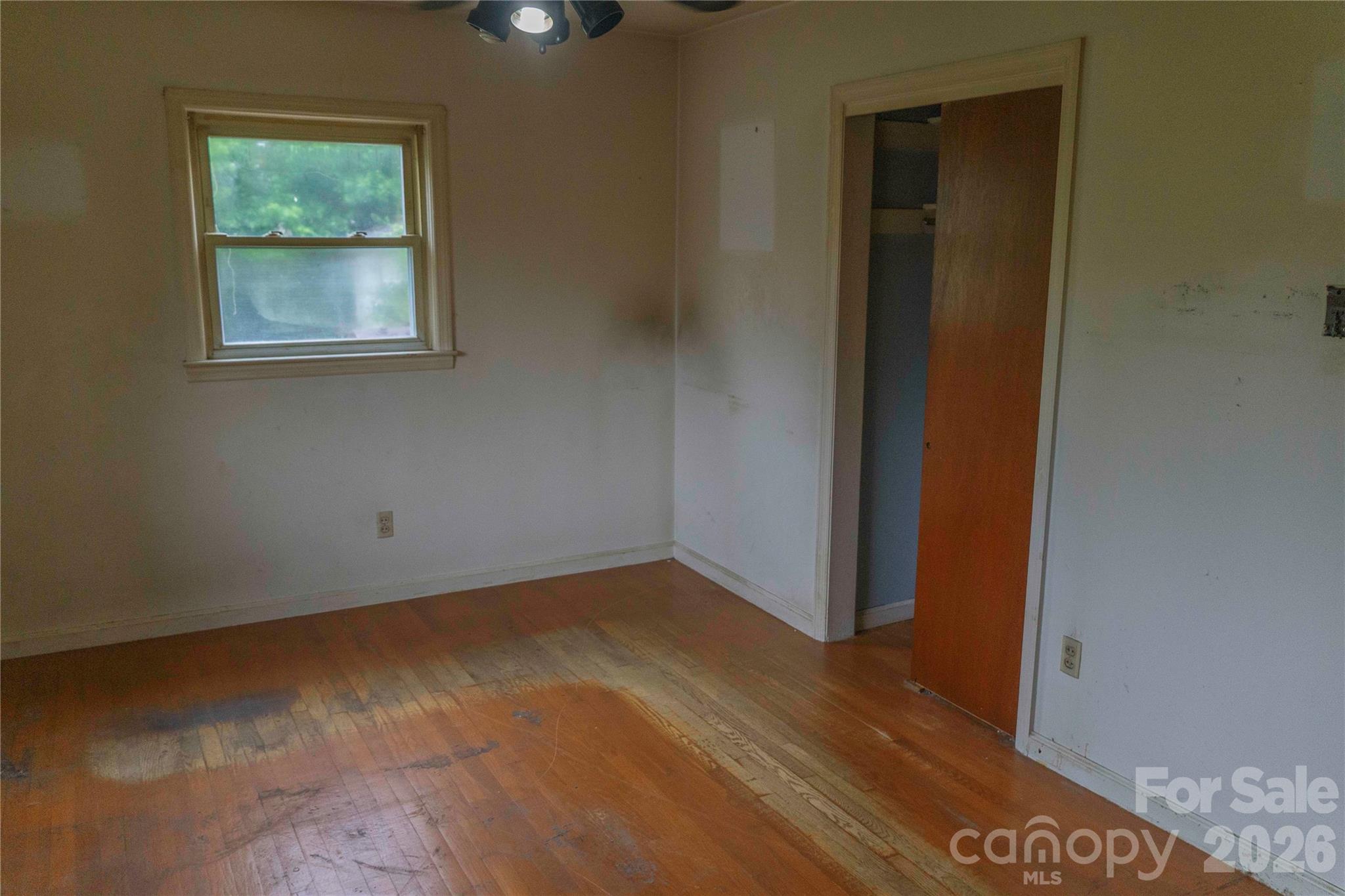 54 Sherwood Road — Asheville