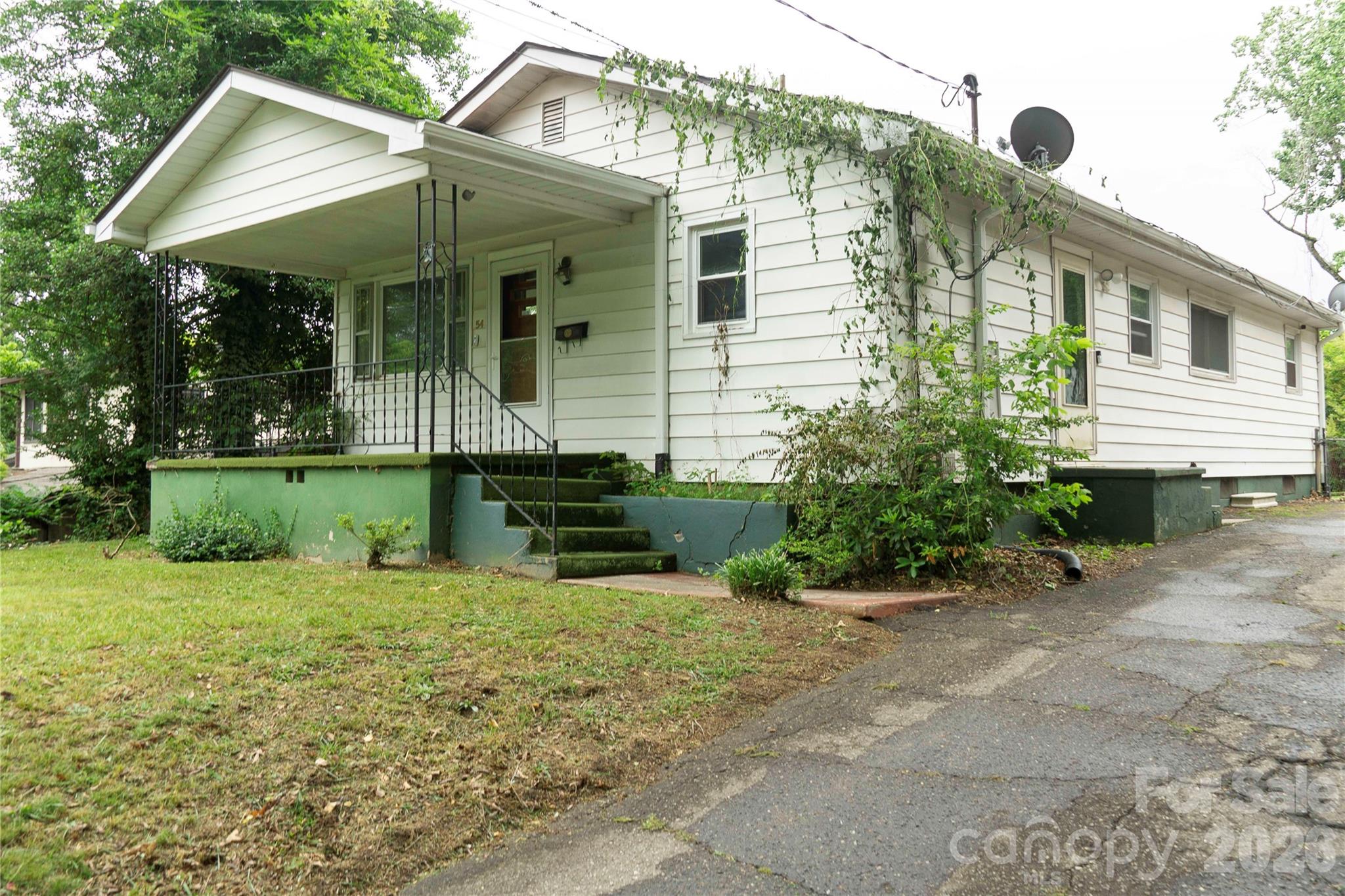 54 Sherwood Road — Asheville
