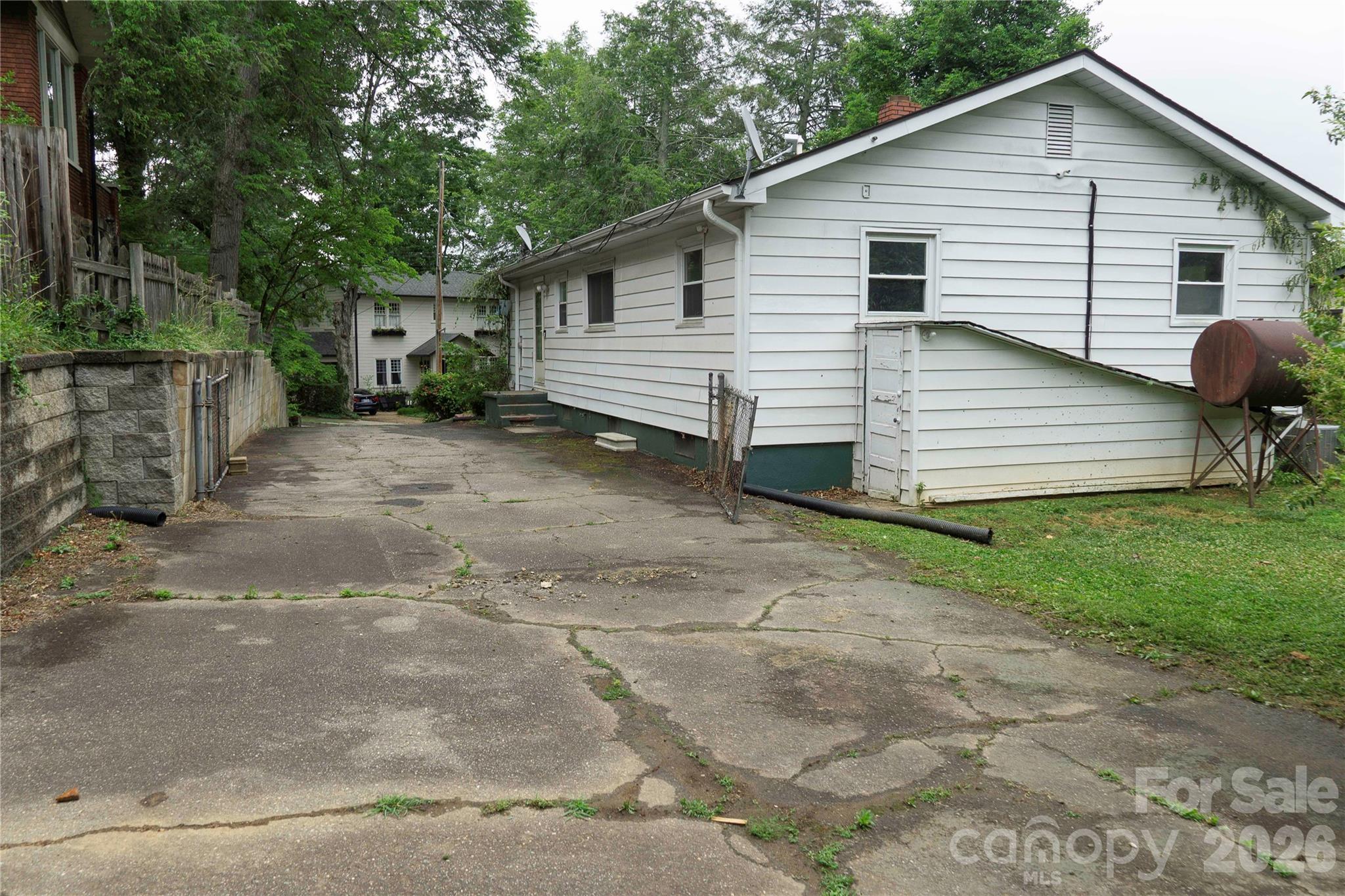 54 Sherwood Road — Asheville