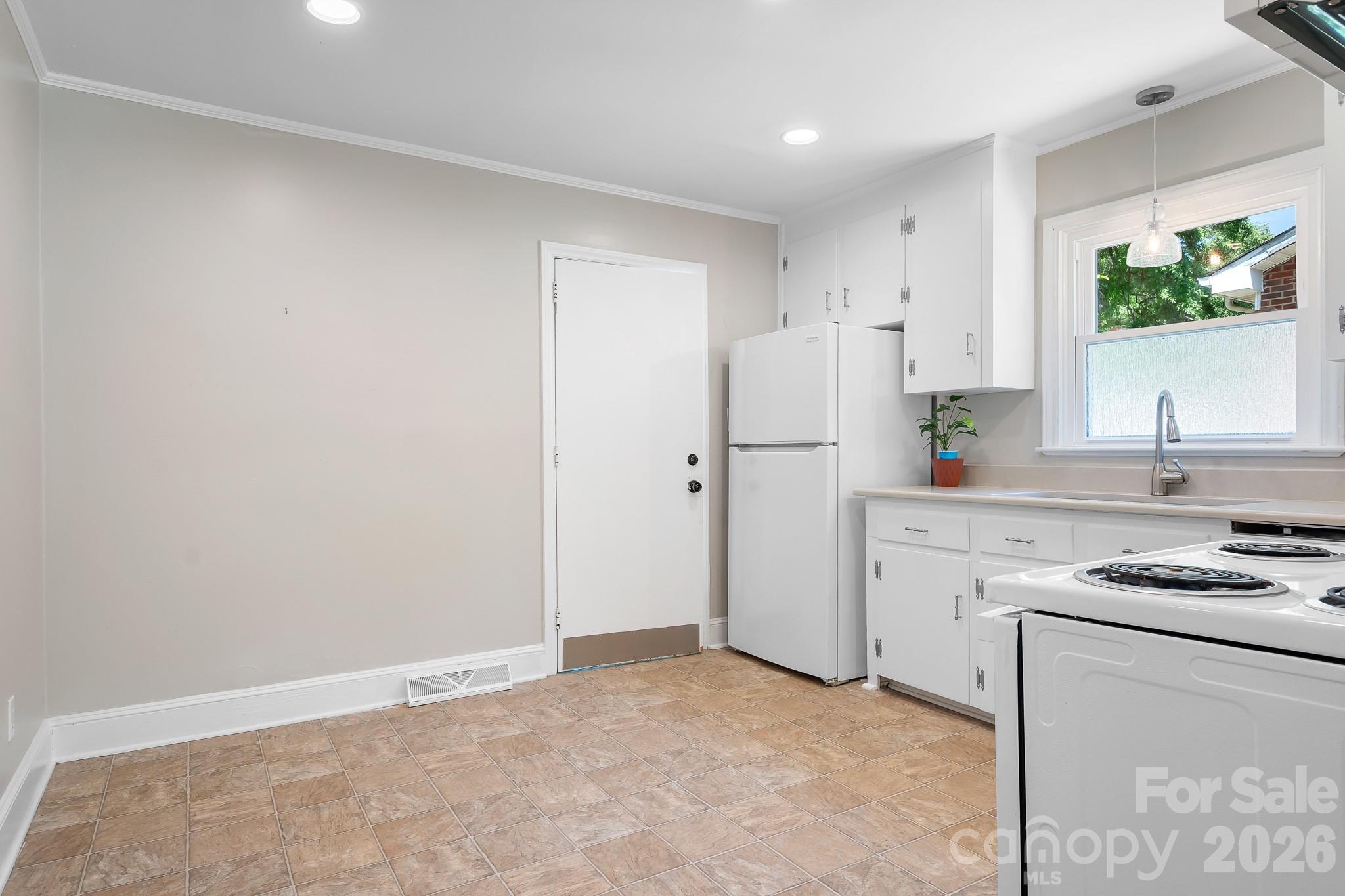 3960 Bristol Drive — Charlotte