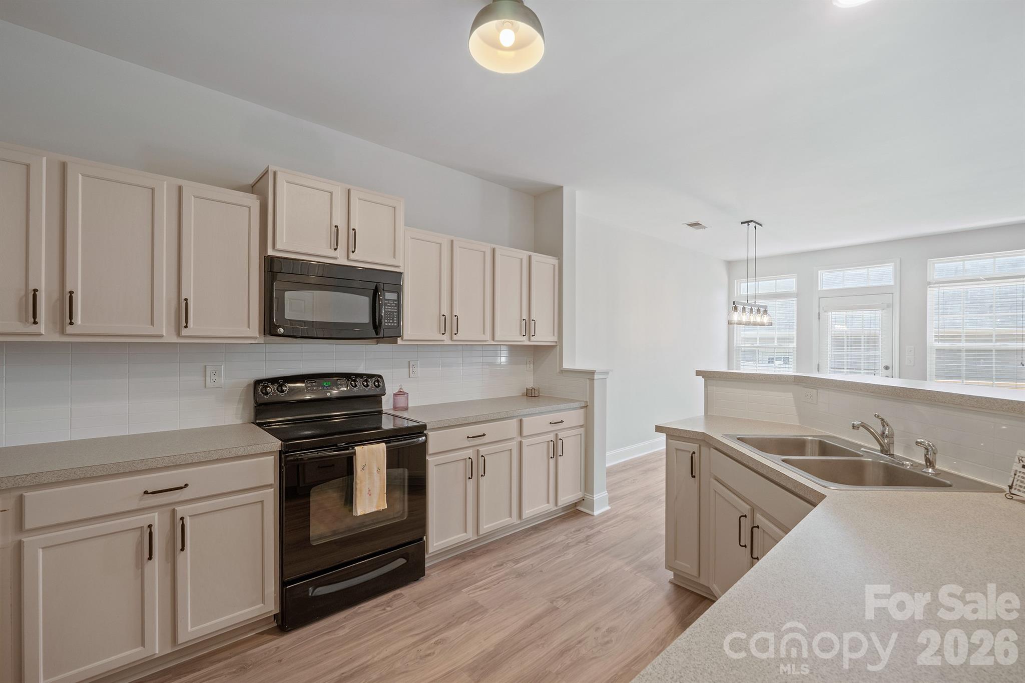 8165 Bridgegate Drive — Huntersville
