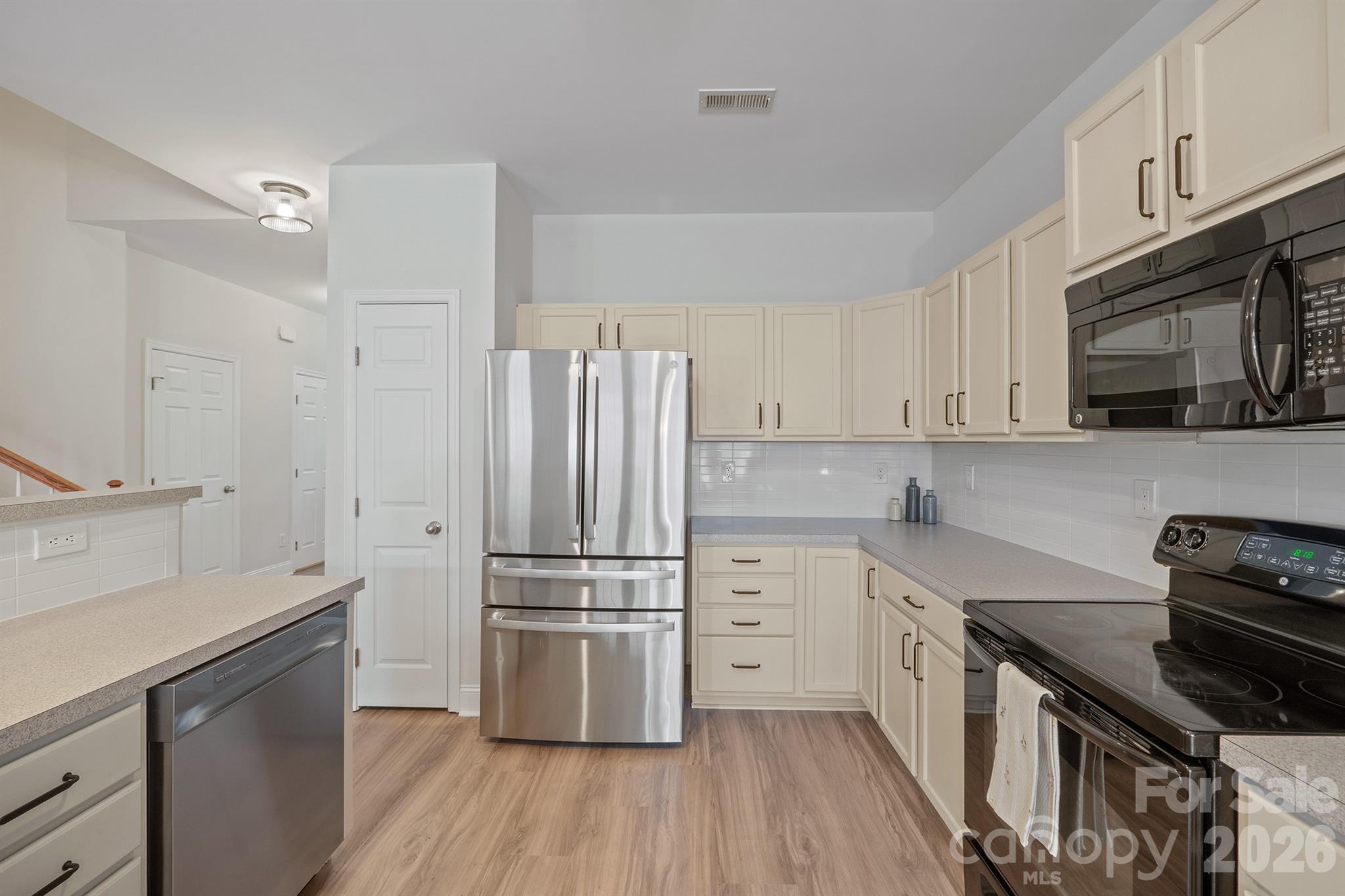 8165 Bridgegate Drive — Huntersville