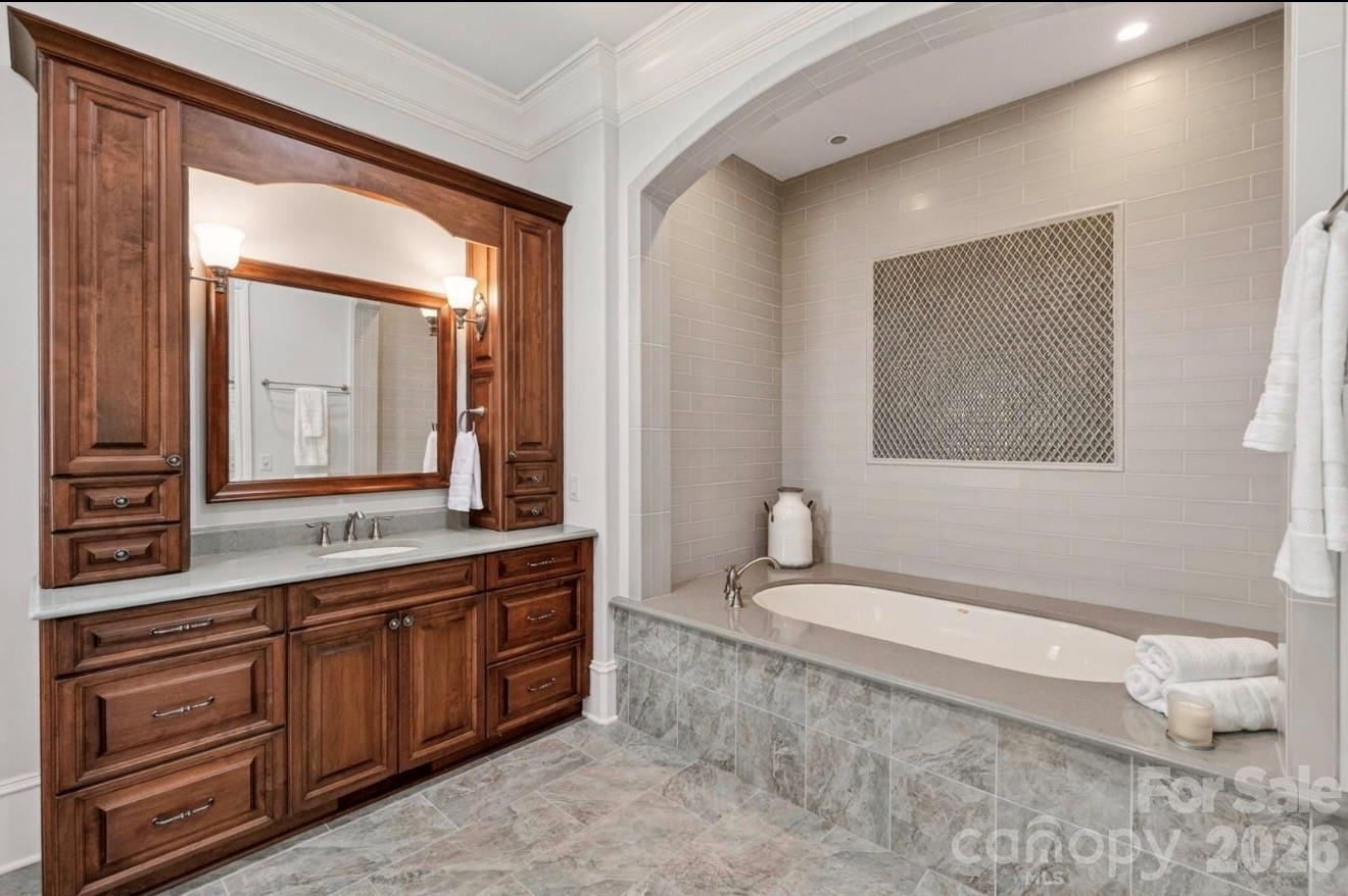 444 Bay Harbour Road — Mooresville