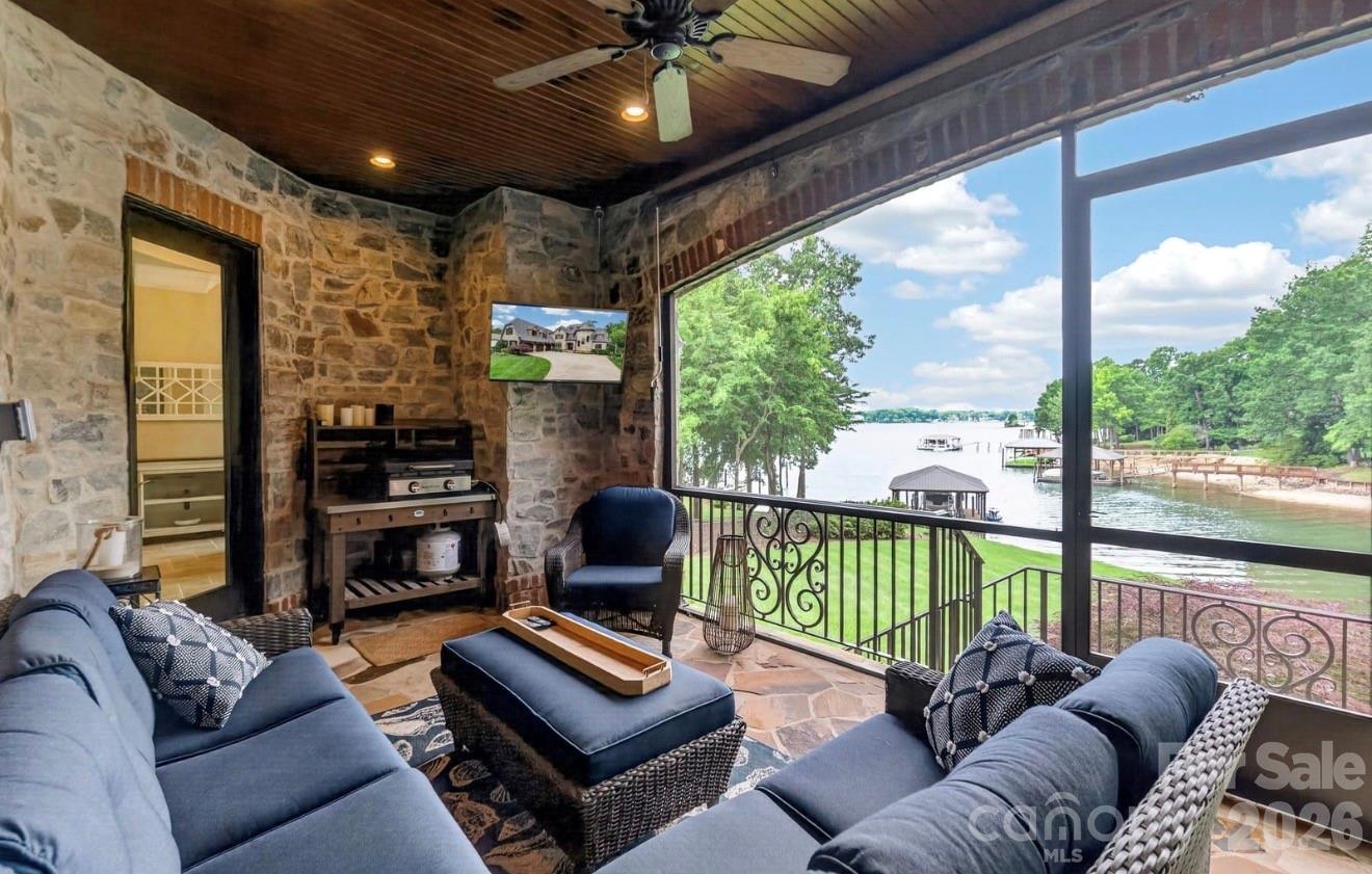 444 Bay Harbour Road — Mooresville