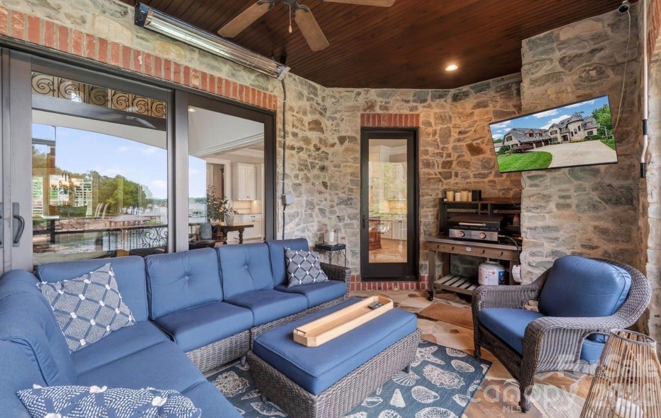 444 Bay Harbour Road — Mooresville