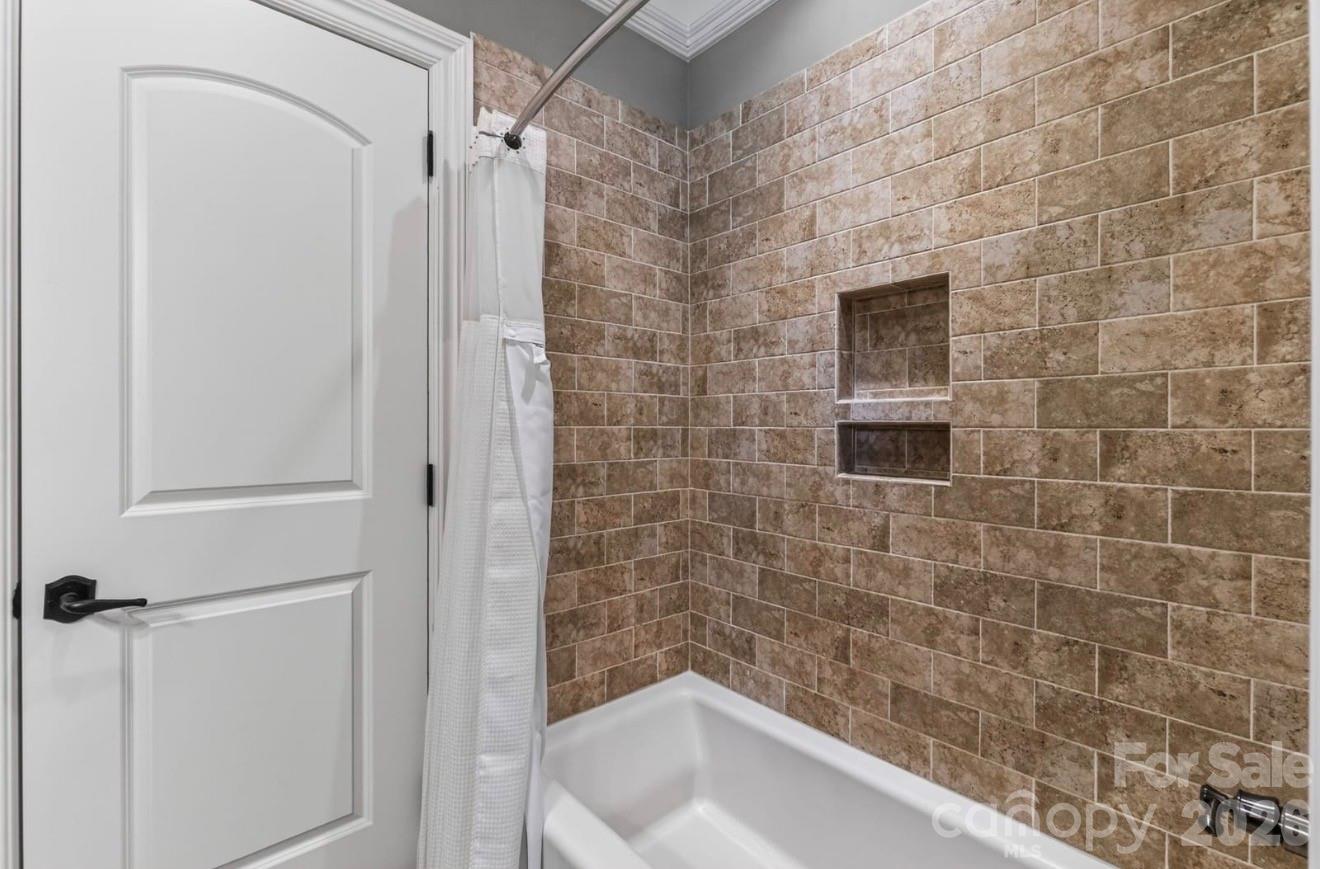 444 Bay Harbour Road — Mooresville