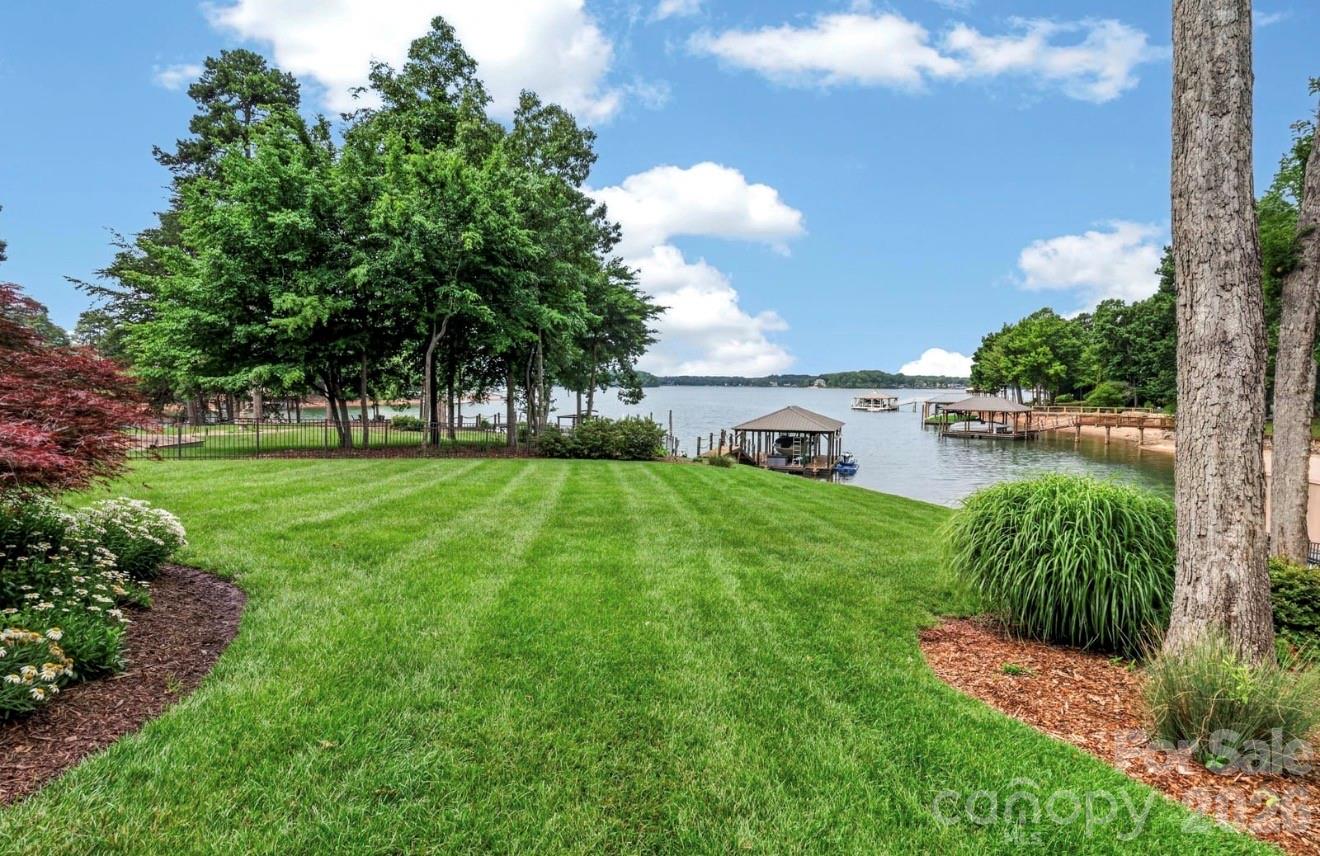 444 Bay Harbour Road — Mooresville