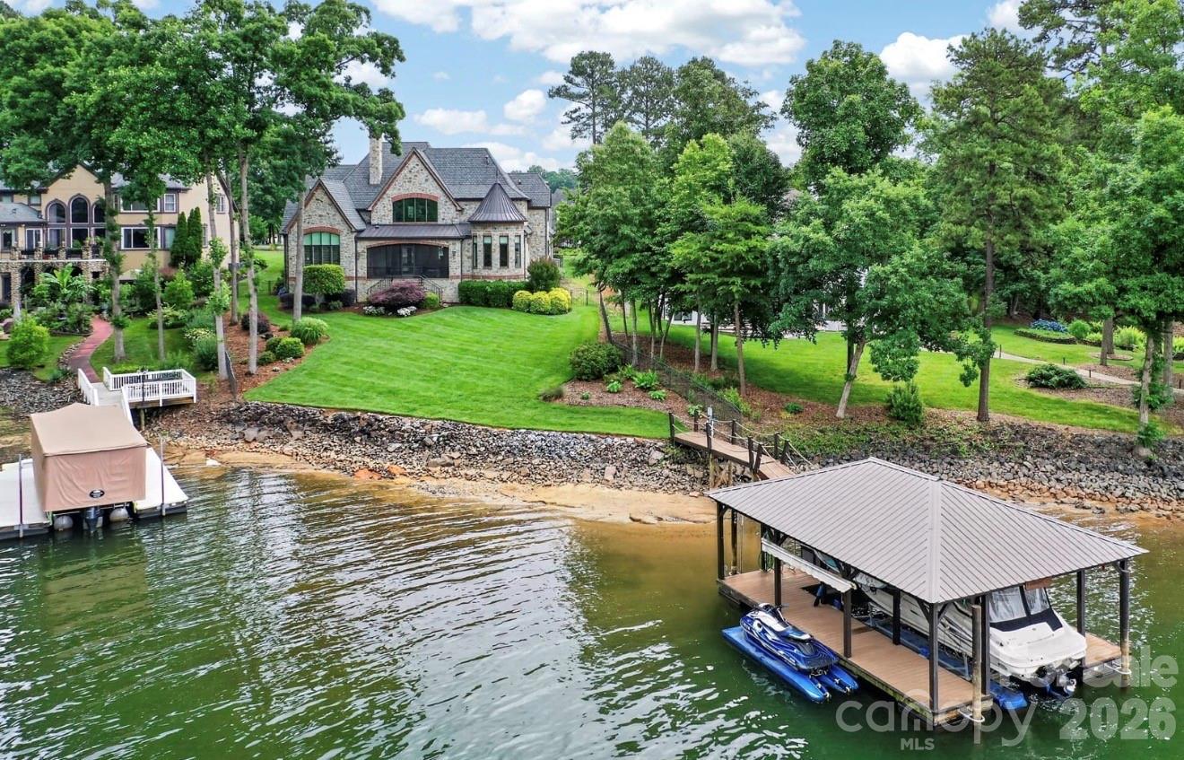 444 Bay Harbour Road — Mooresville