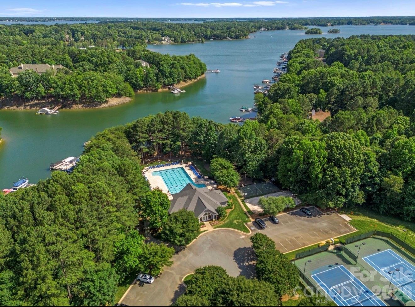 444 Bay Harbour Road — Mooresville