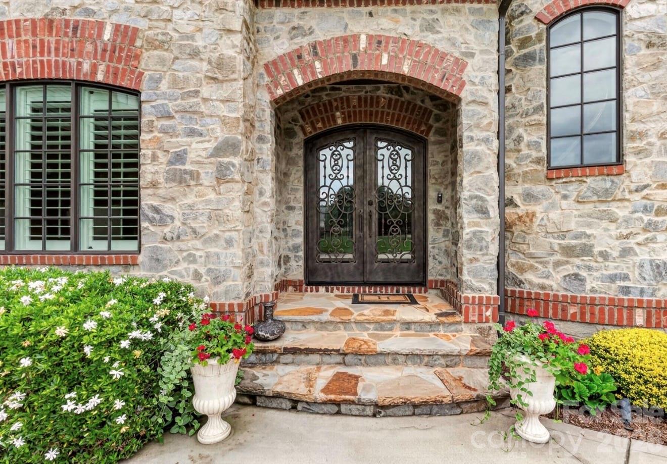 444 Bay Harbour Road — Mooresville