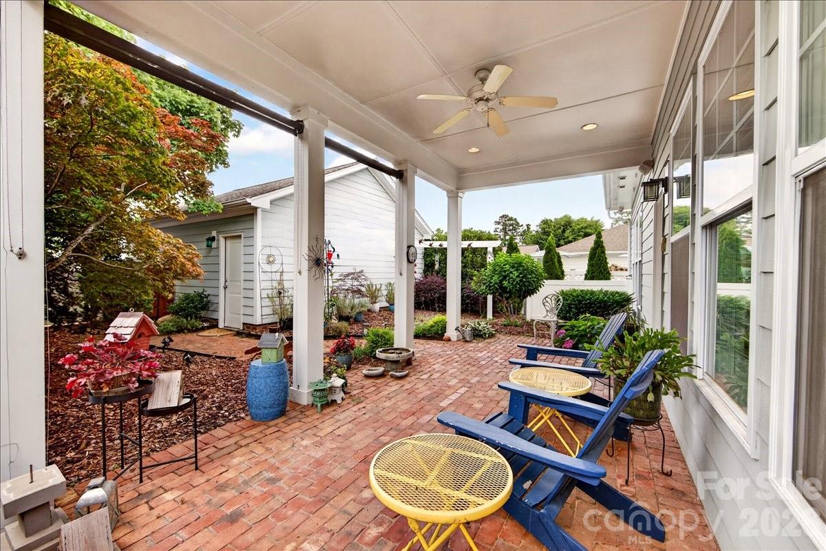 12422 Brenthaven Drive — Davidson