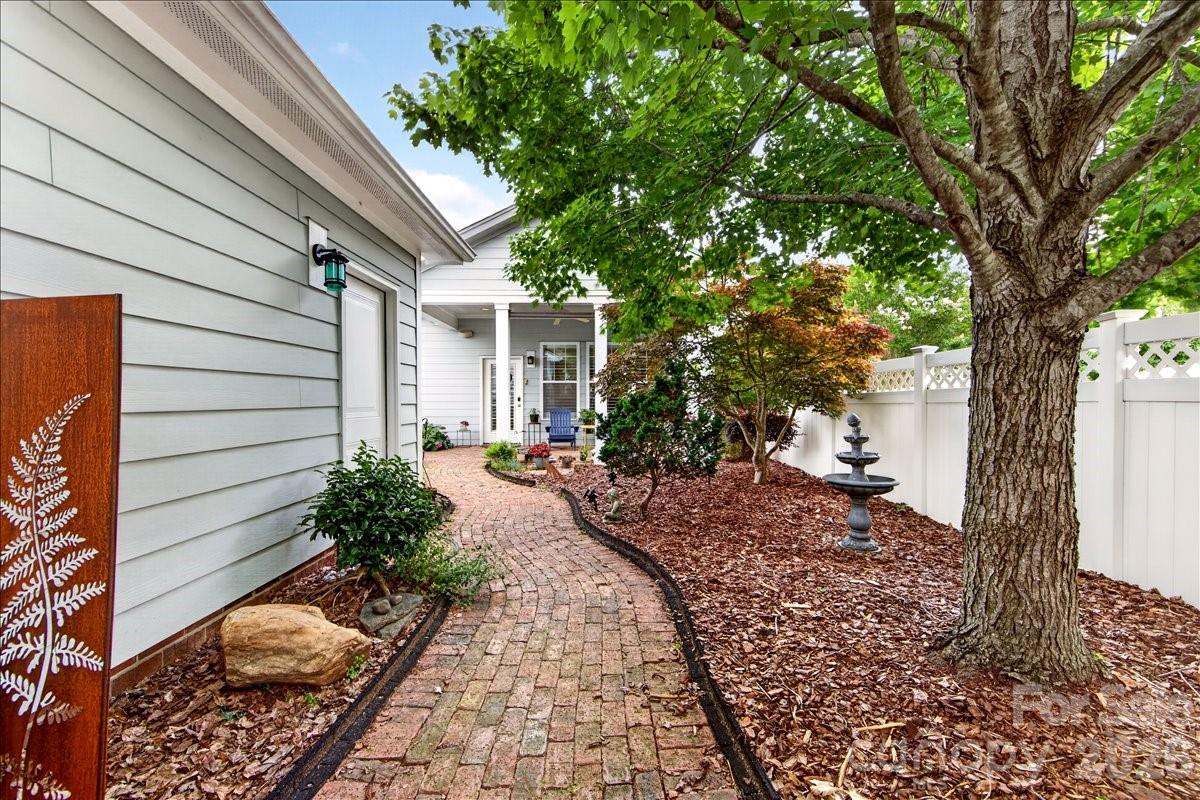 12422 Brenthaven Drive — Davidson