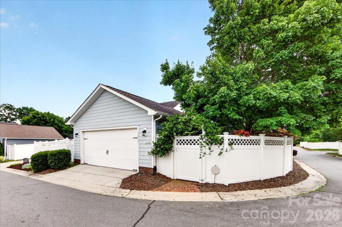 12422 Brenthaven Drive — Davidson
