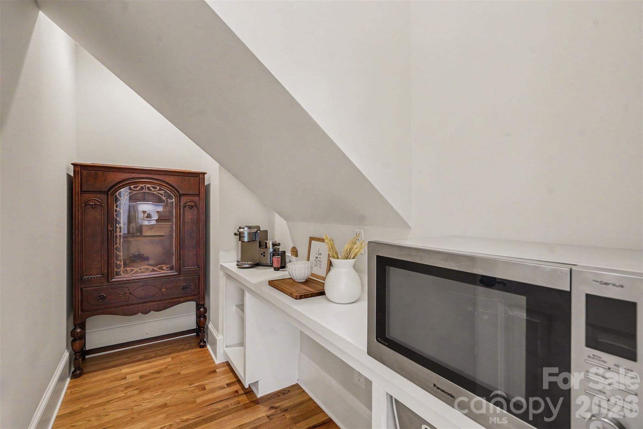 4445 Rowell Road — Lancaster