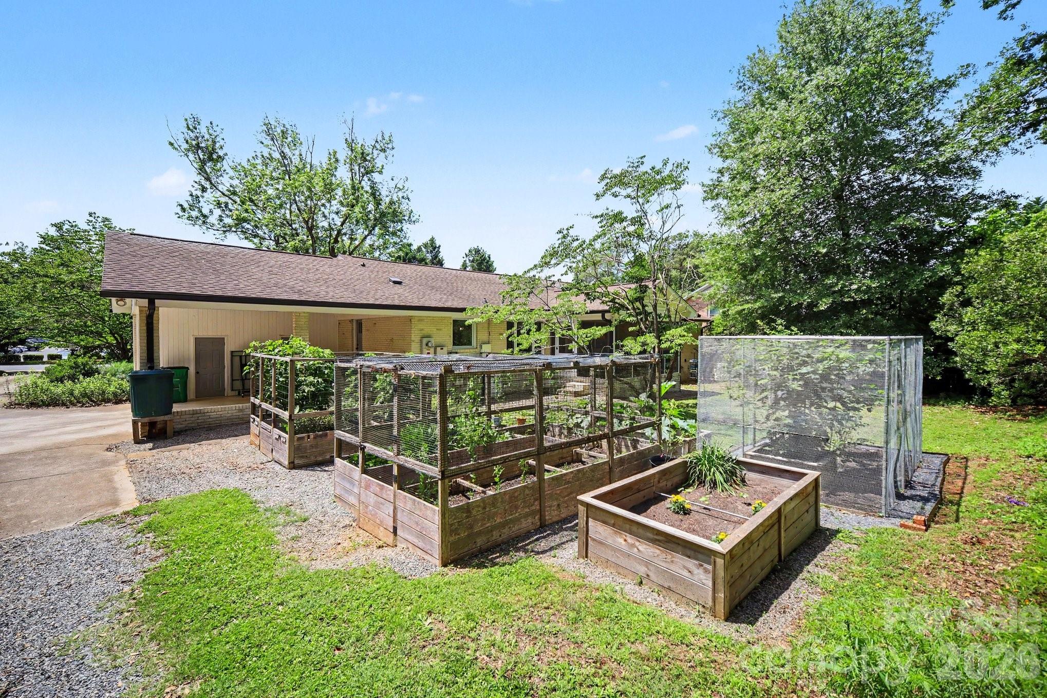 118 Lutomma Circle — Charlotte