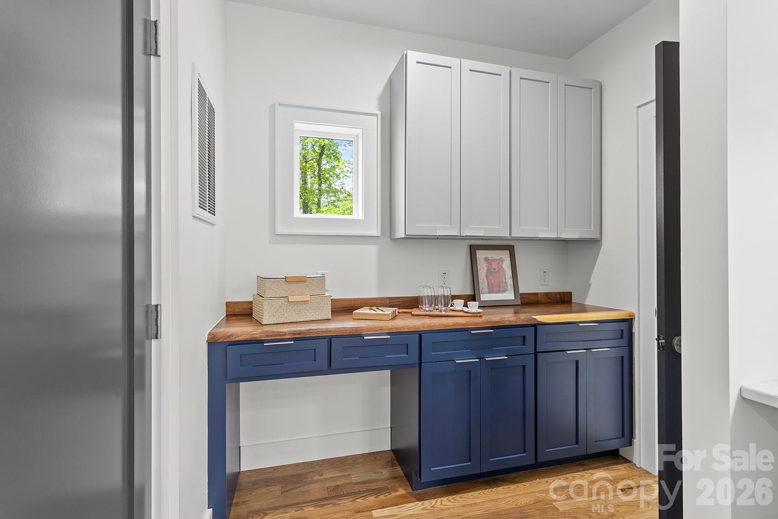 121 Laurel Loop — Asheville