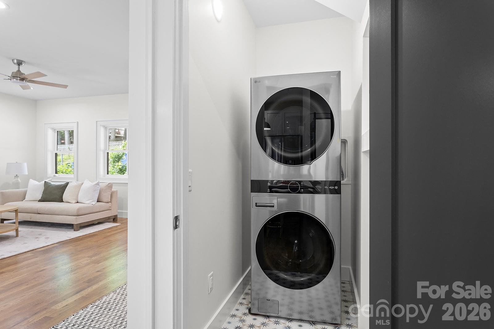 121 Laurel Loop — Asheville