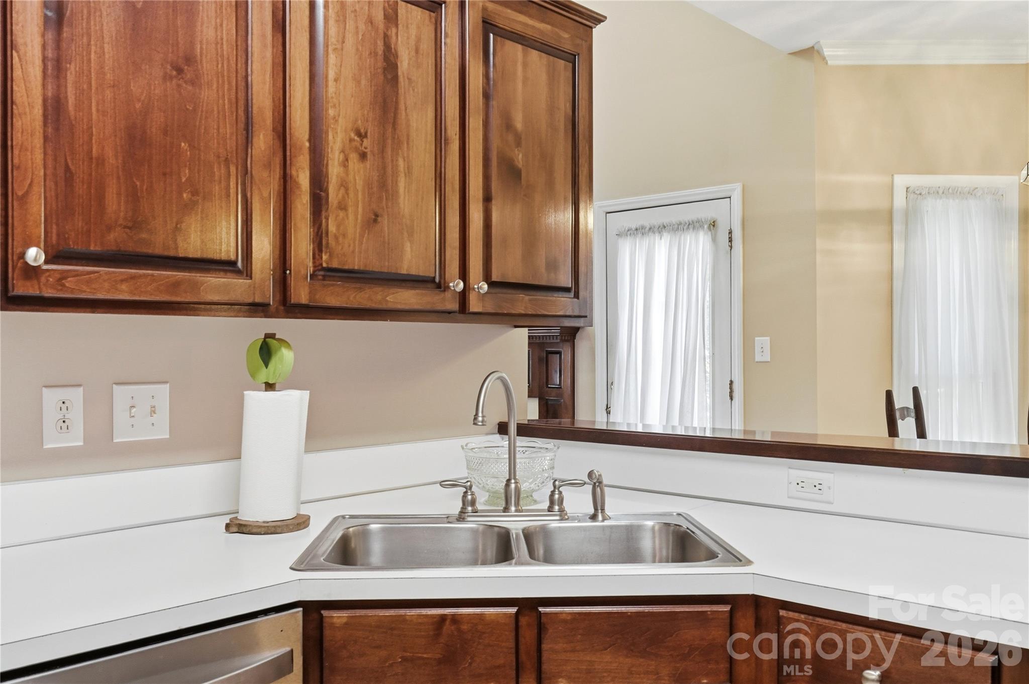 1009 Millwright Lane — Matthews