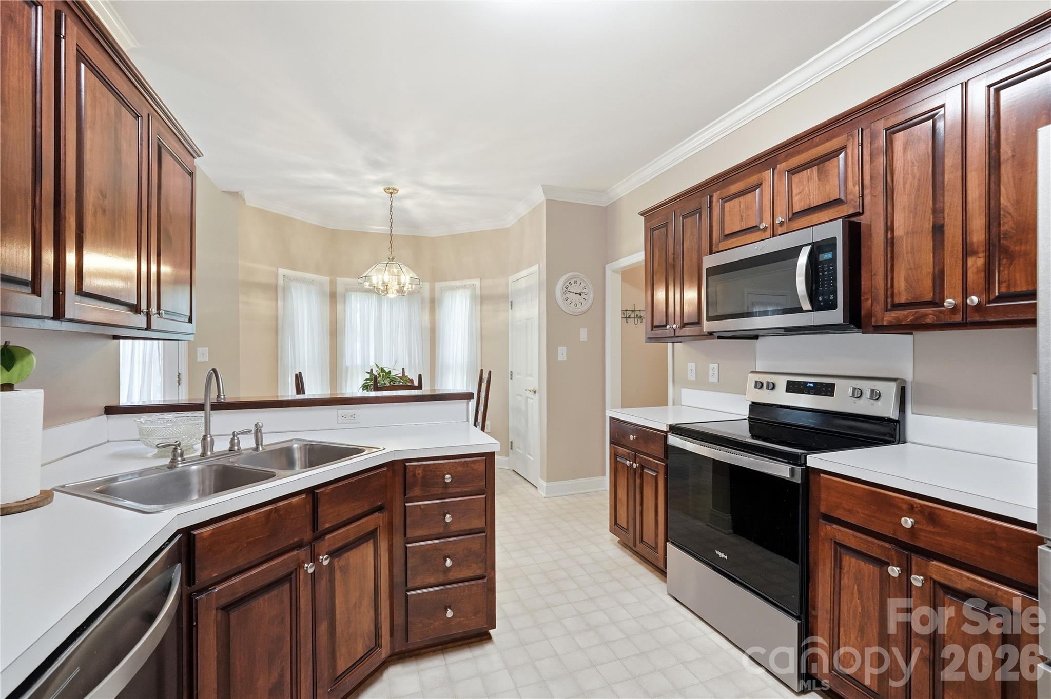 1009 Millwright Lane — Matthews