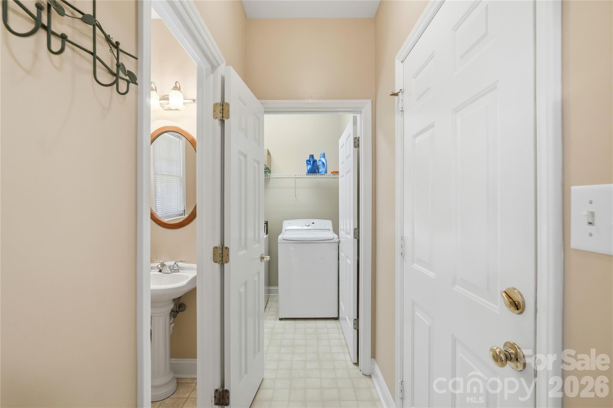 1009 Millwright Lane — Matthews