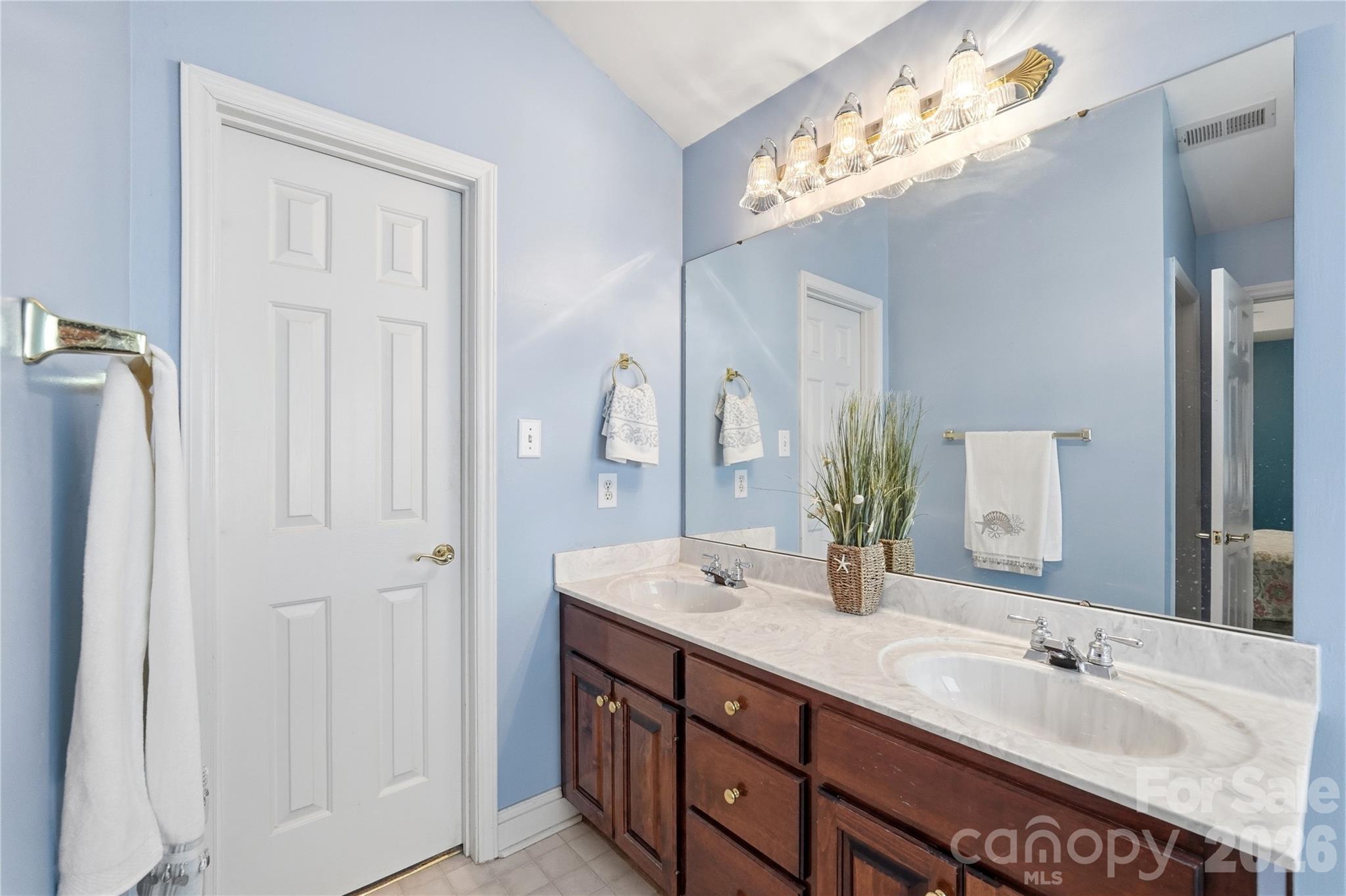 1009 Millwright Lane — Matthews