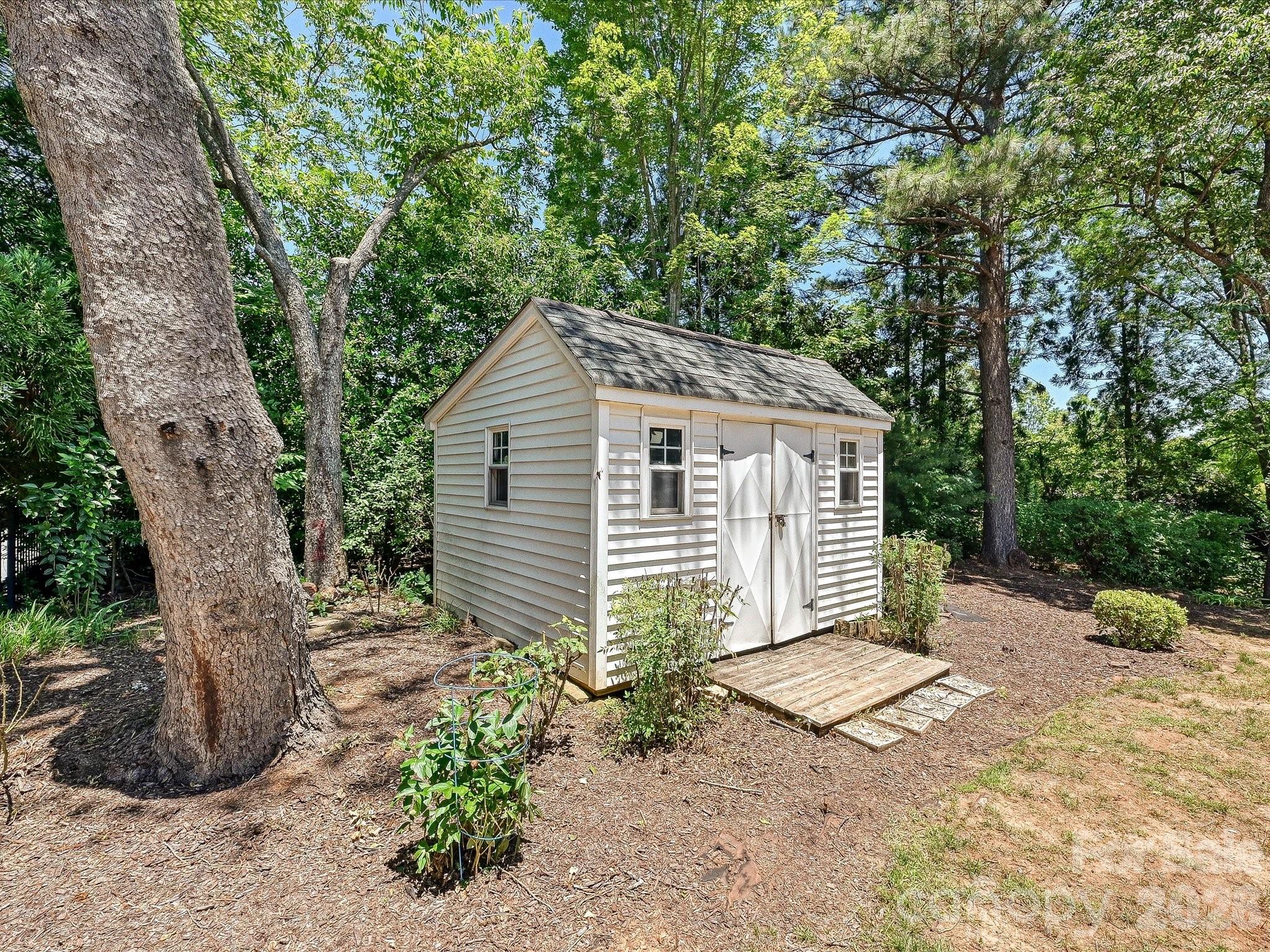 9539 Stawell Drive — Huntersville
