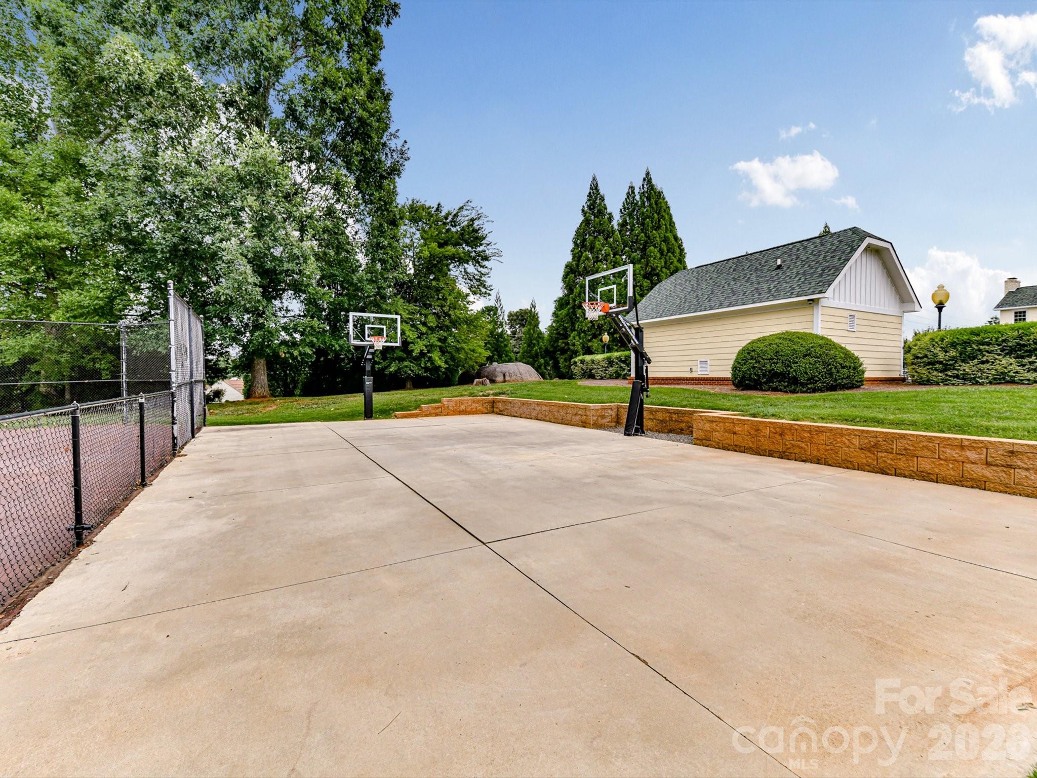 9539 Stawell Drive — Huntersville