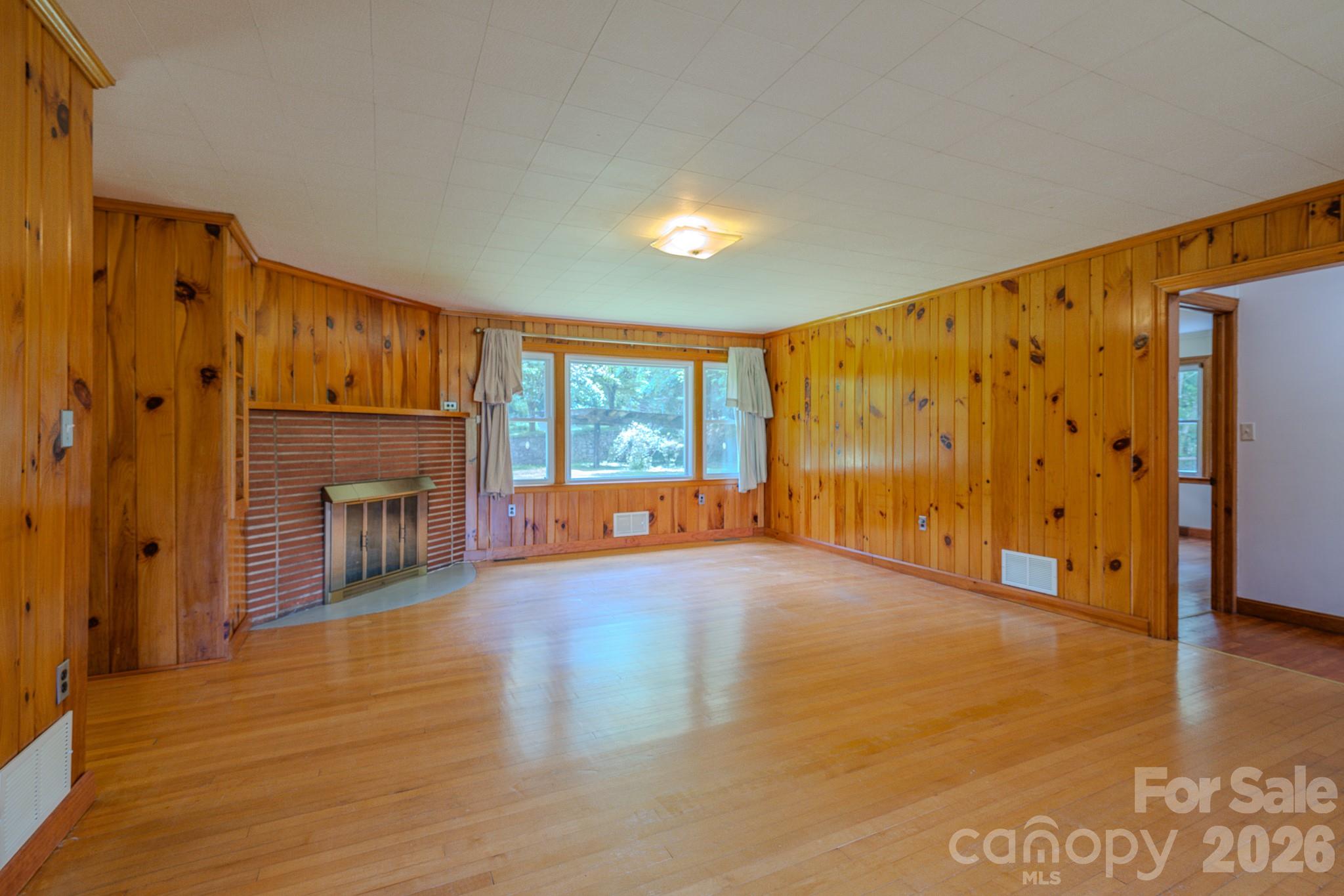 456 Lower Grassy Branch Road — Asheville