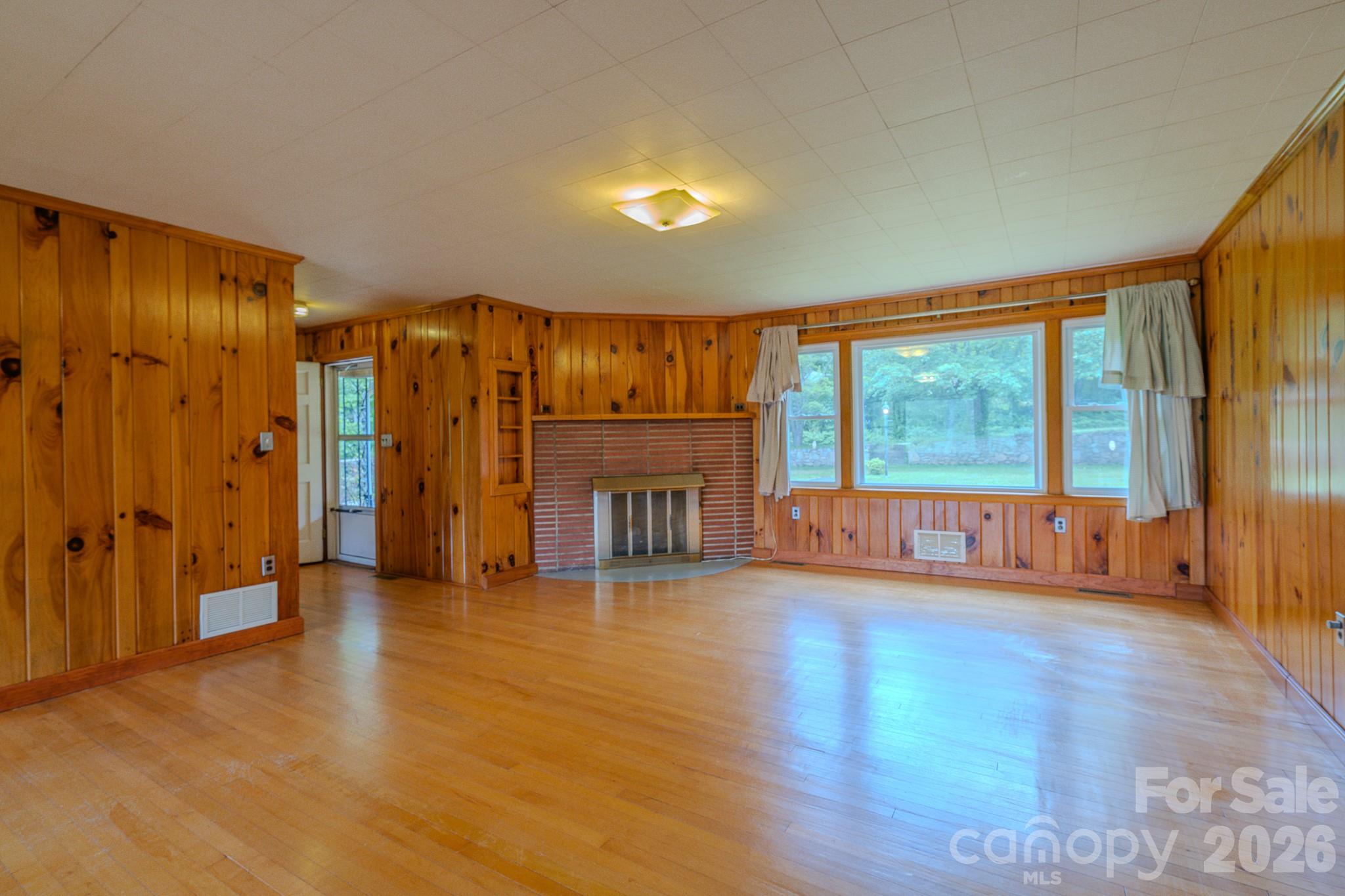 456 Lower Grassy Branch Road — Asheville