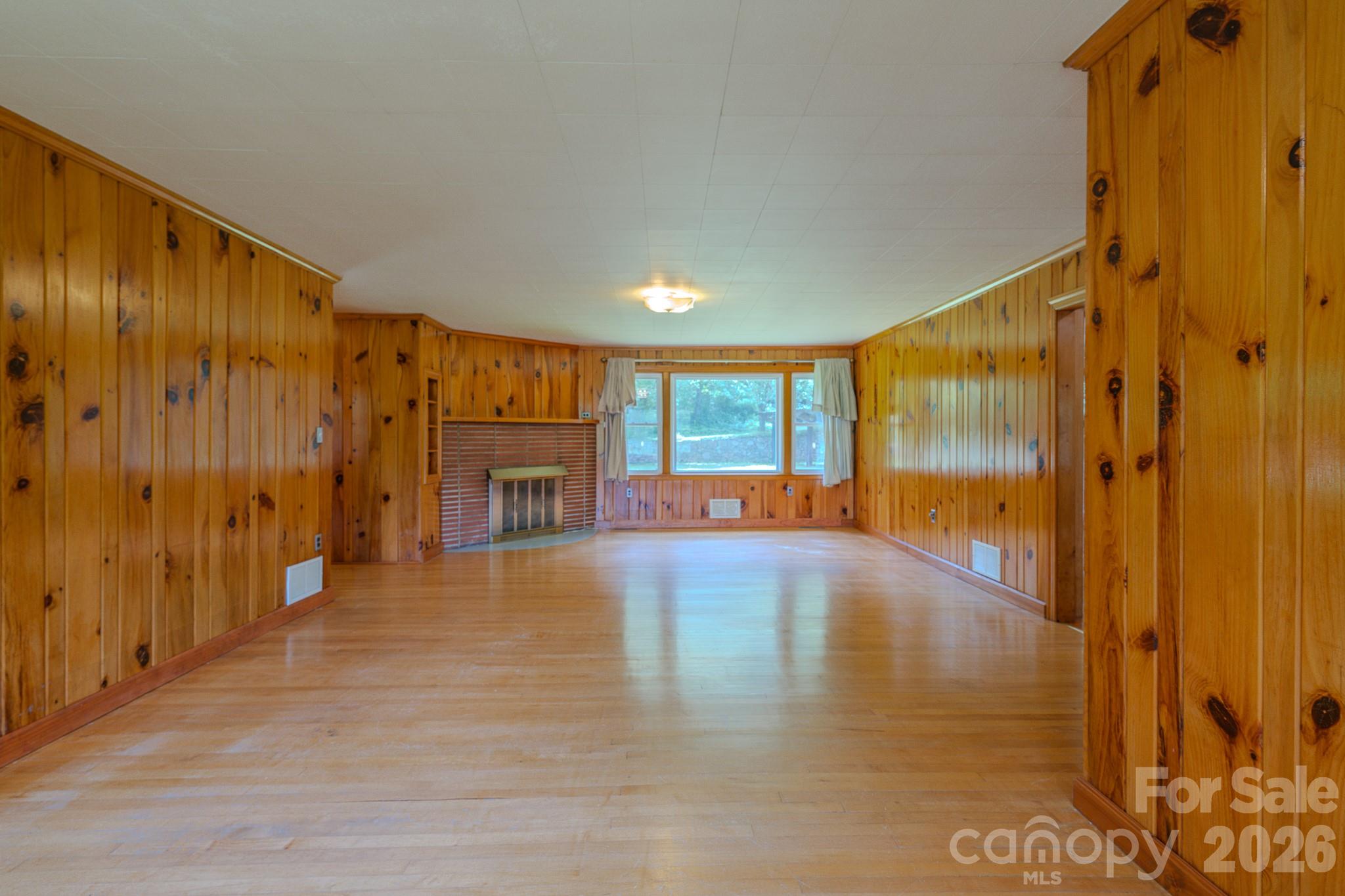 456 Lower Grassy Branch Road — Asheville
